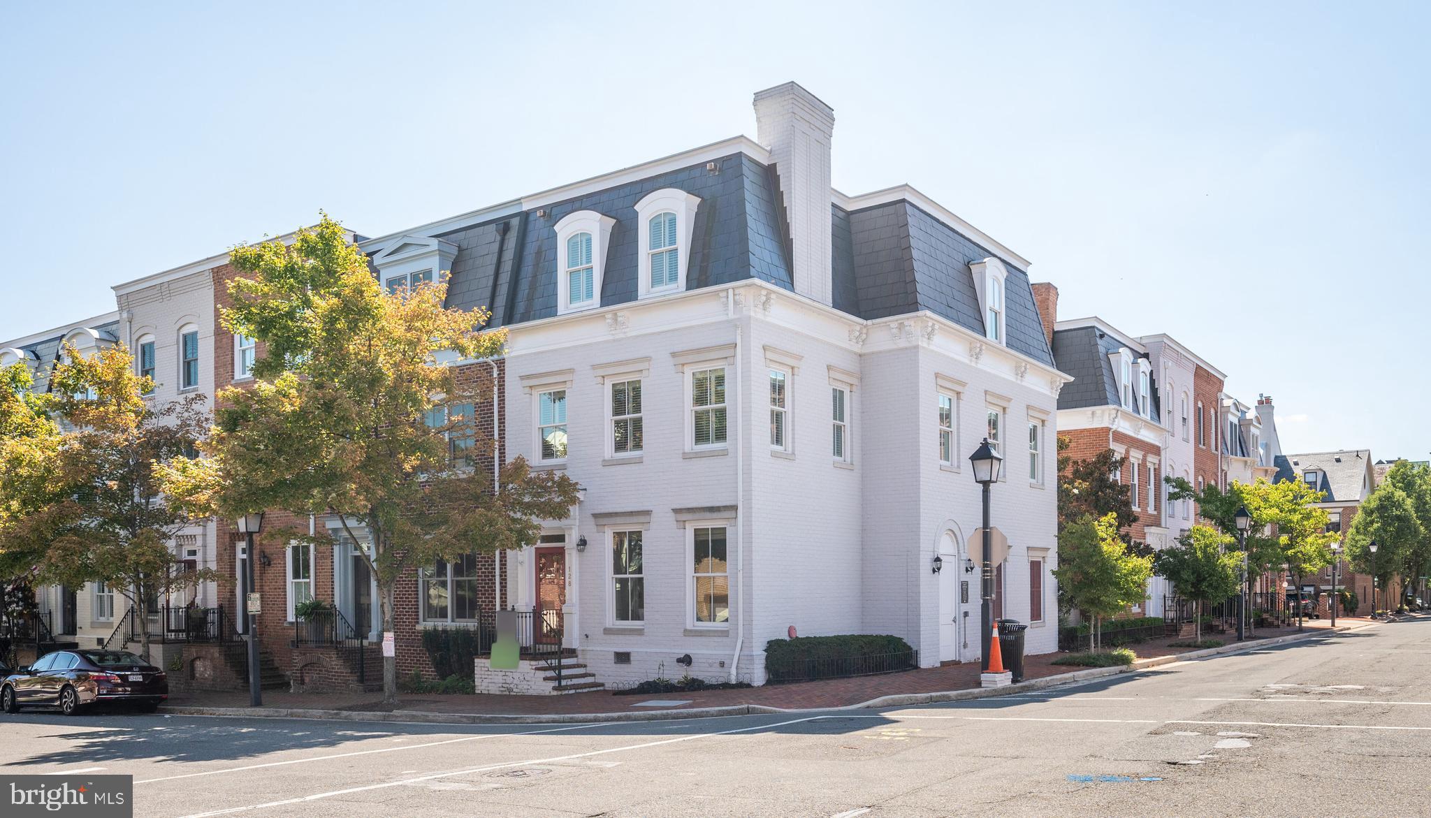 QUEENS ROW - Residential