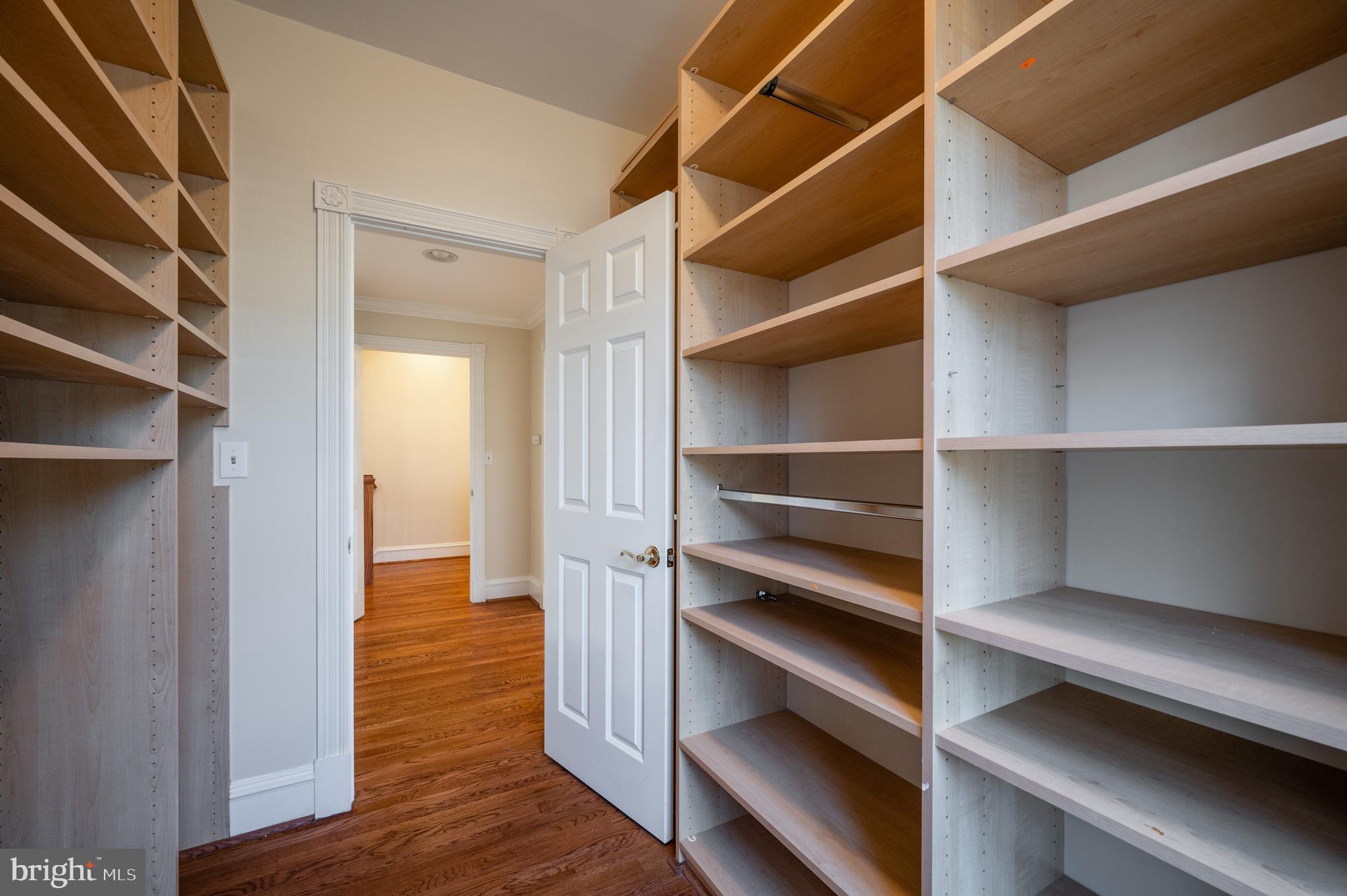 QUEENS ROW - Residential