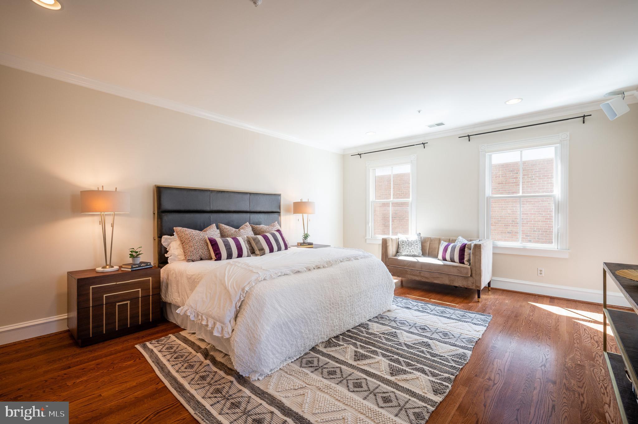 QUEENS ROW - Residential