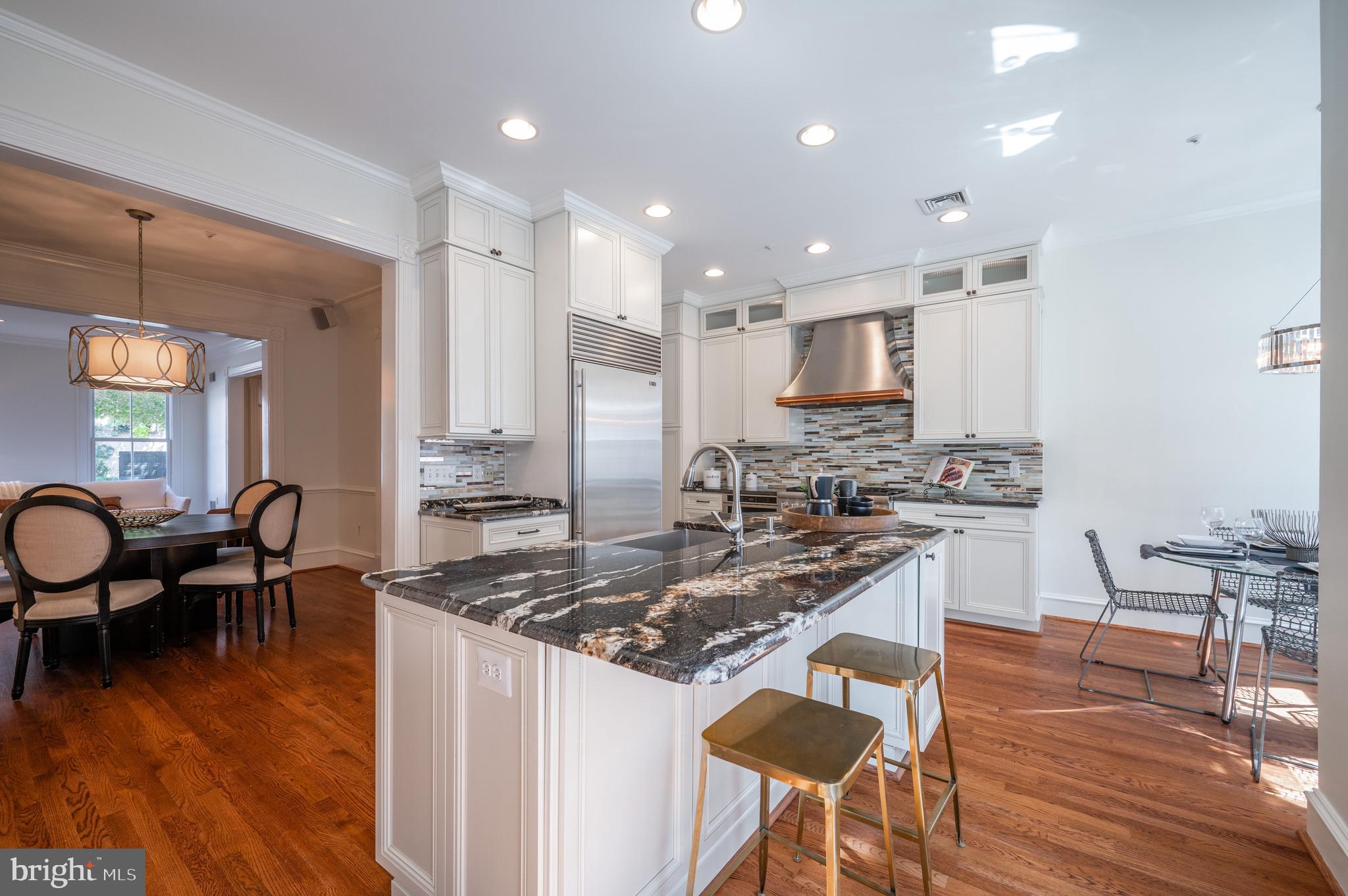 QUEENS ROW - Residential