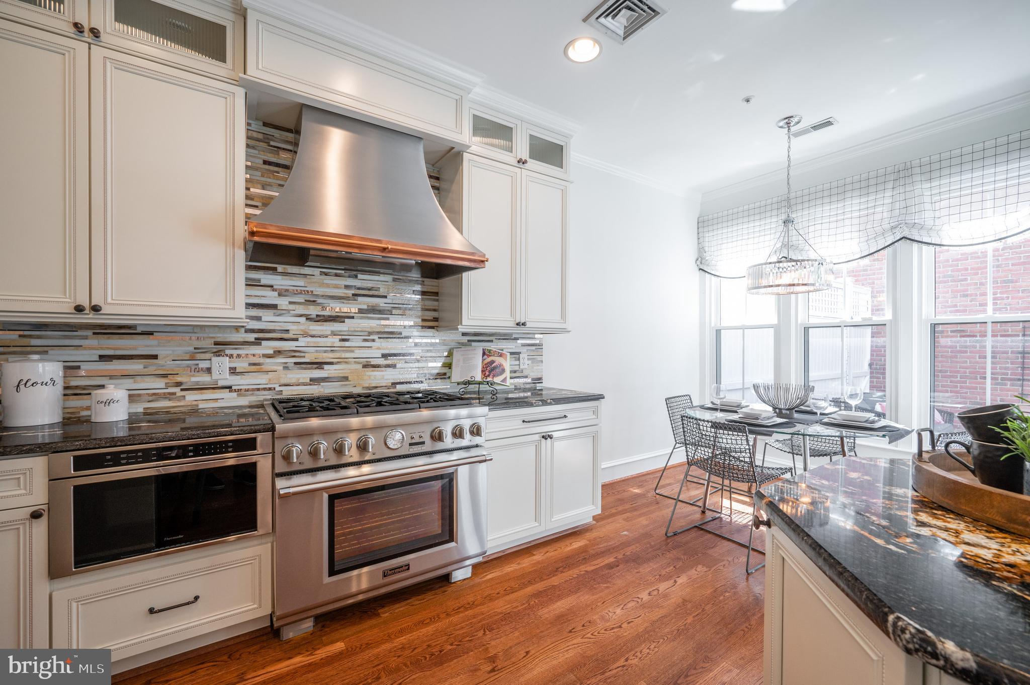 QUEENS ROW - Residential