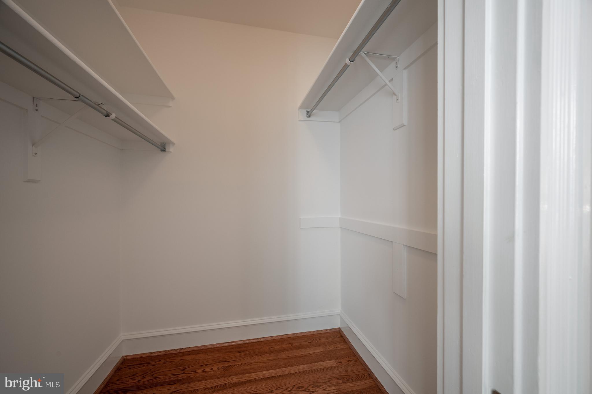 QUEENS ROW - Residential