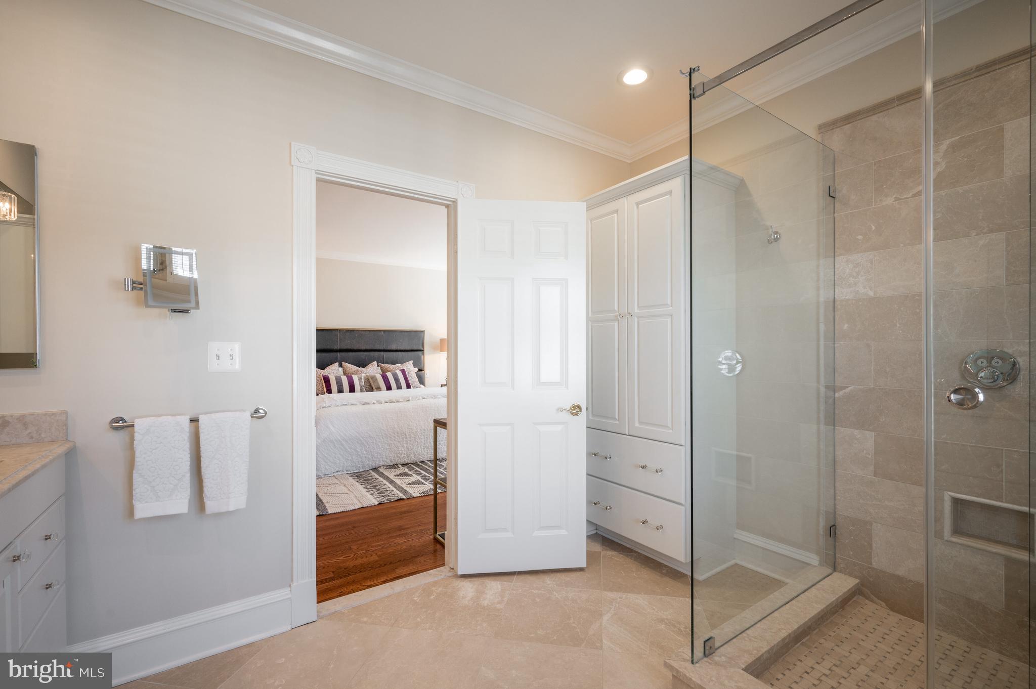 QUEENS ROW - Residential