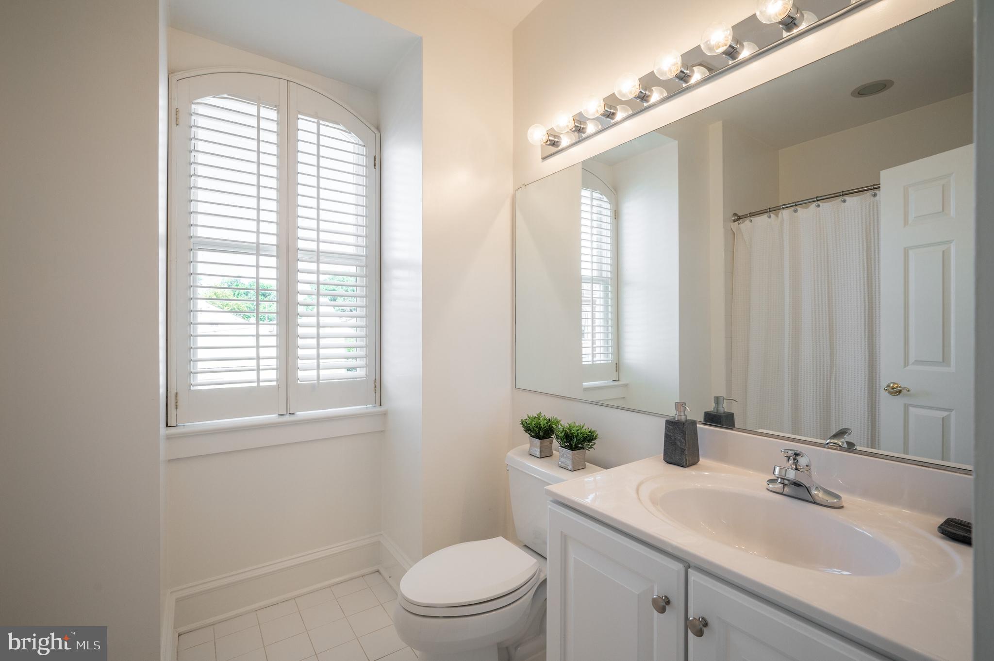 QUEENS ROW - Residential