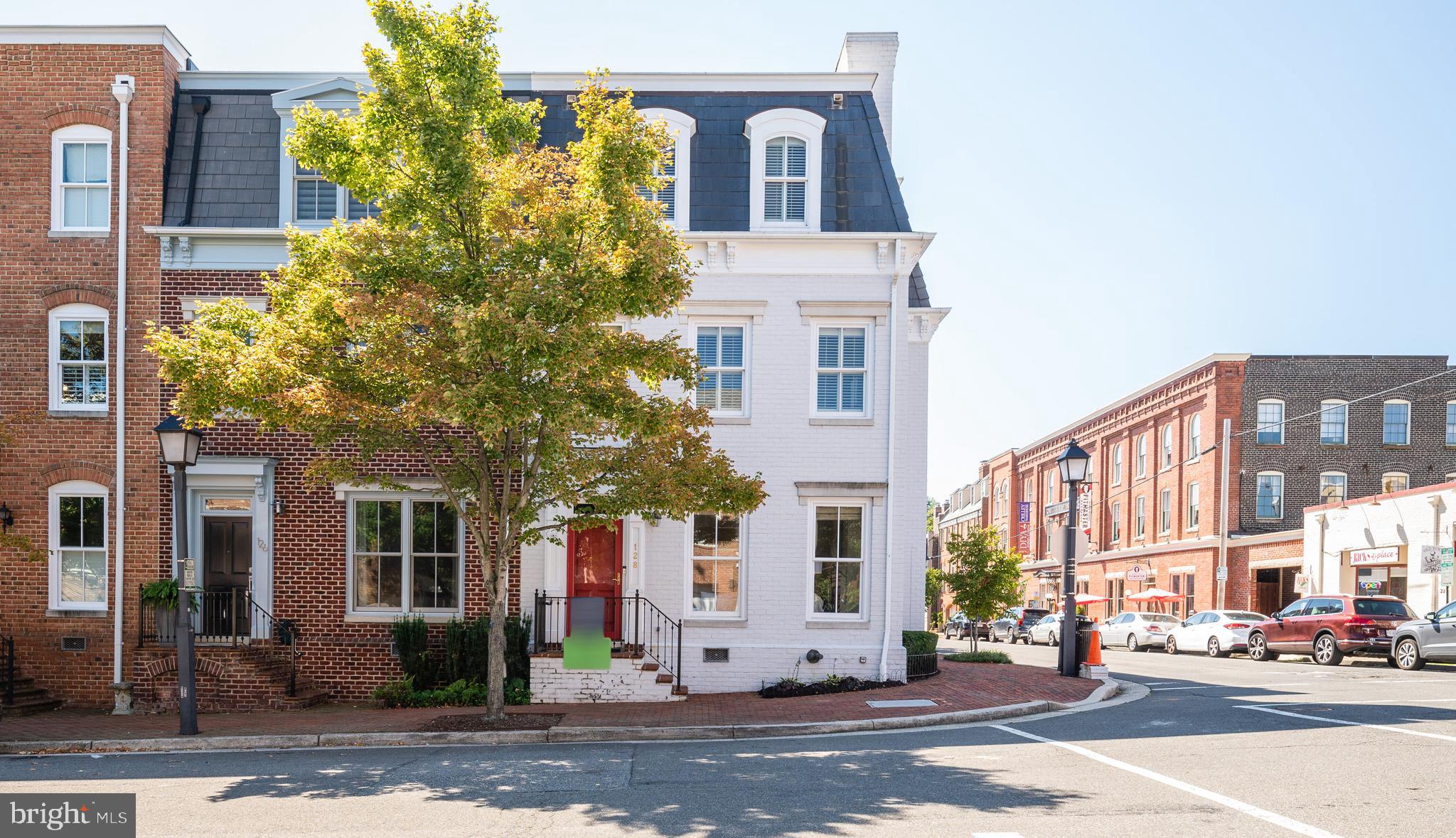 QUEENS ROW - Residential