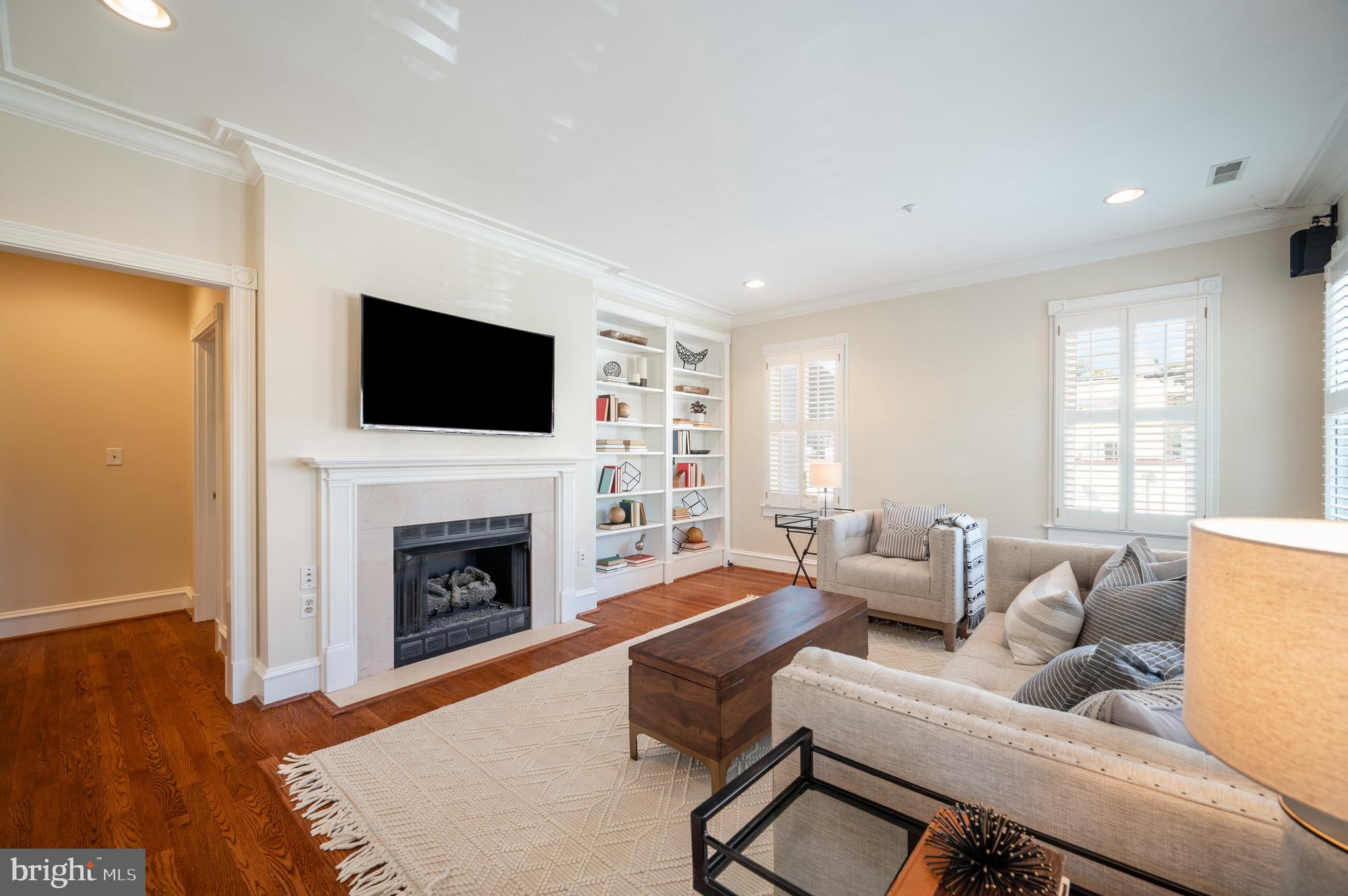 QUEENS ROW - Residential