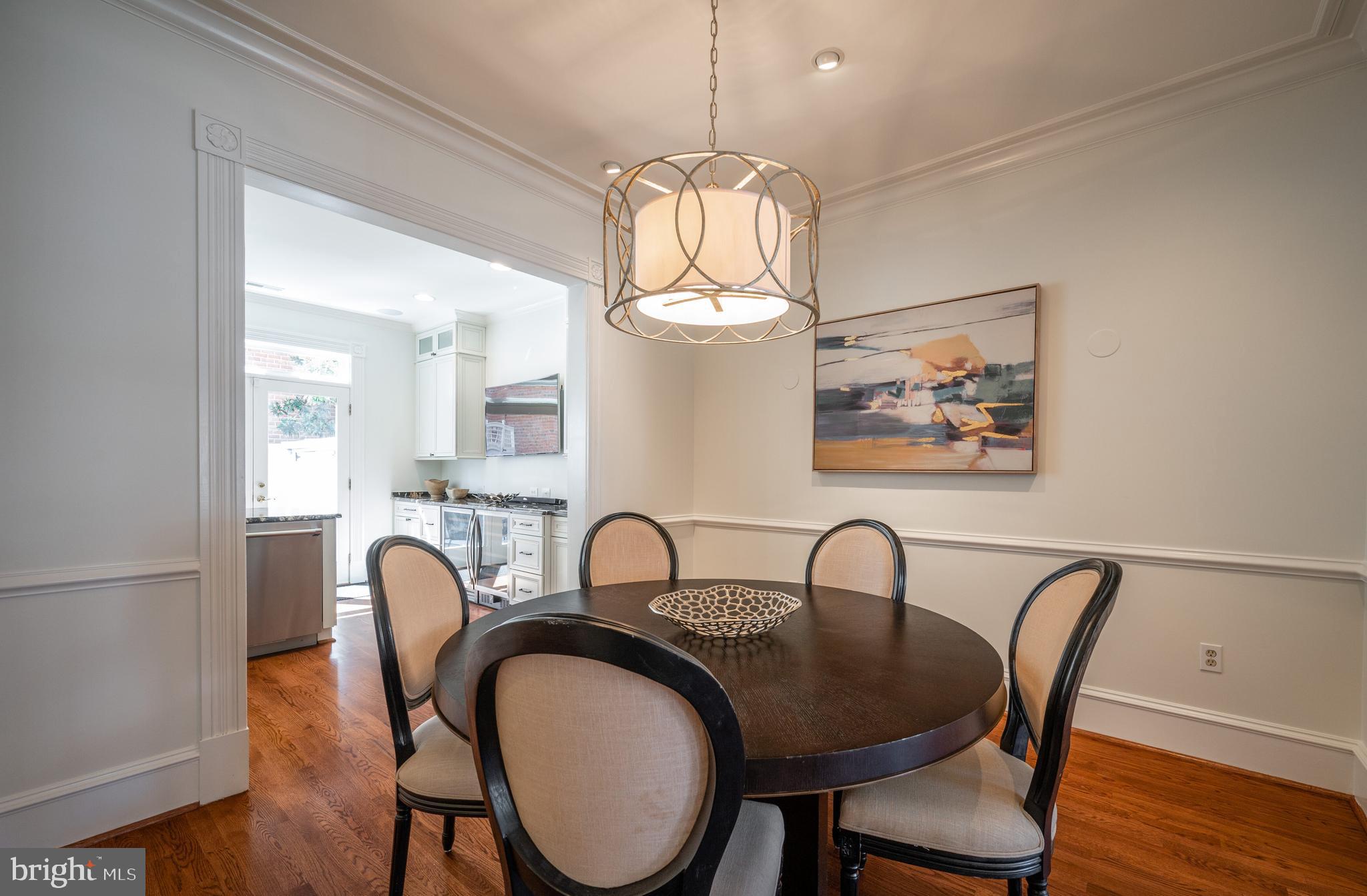 QUEENS ROW - Residential