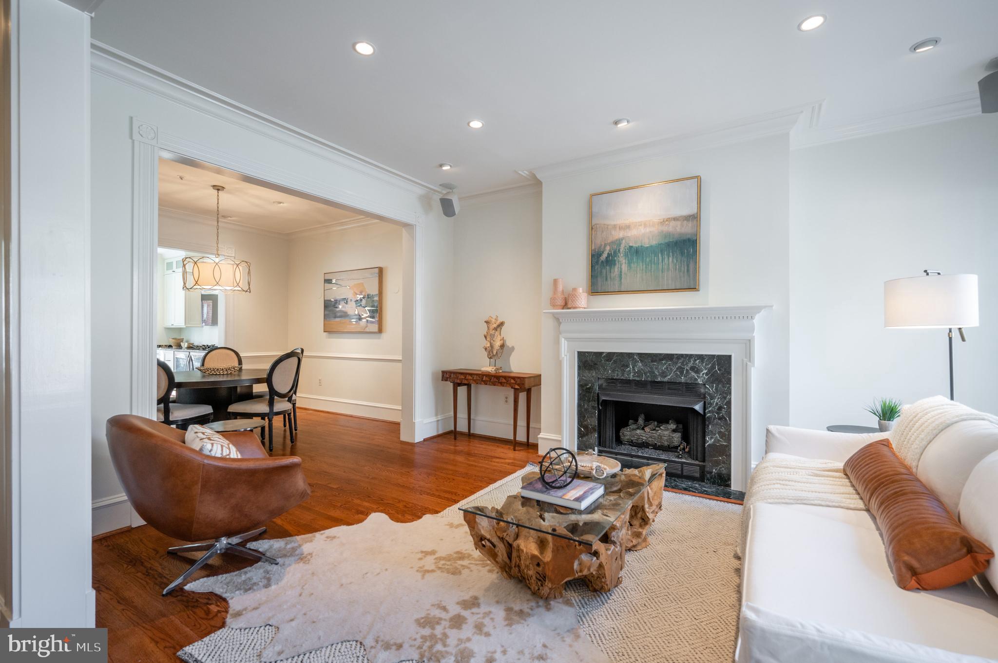 QUEENS ROW - Residential