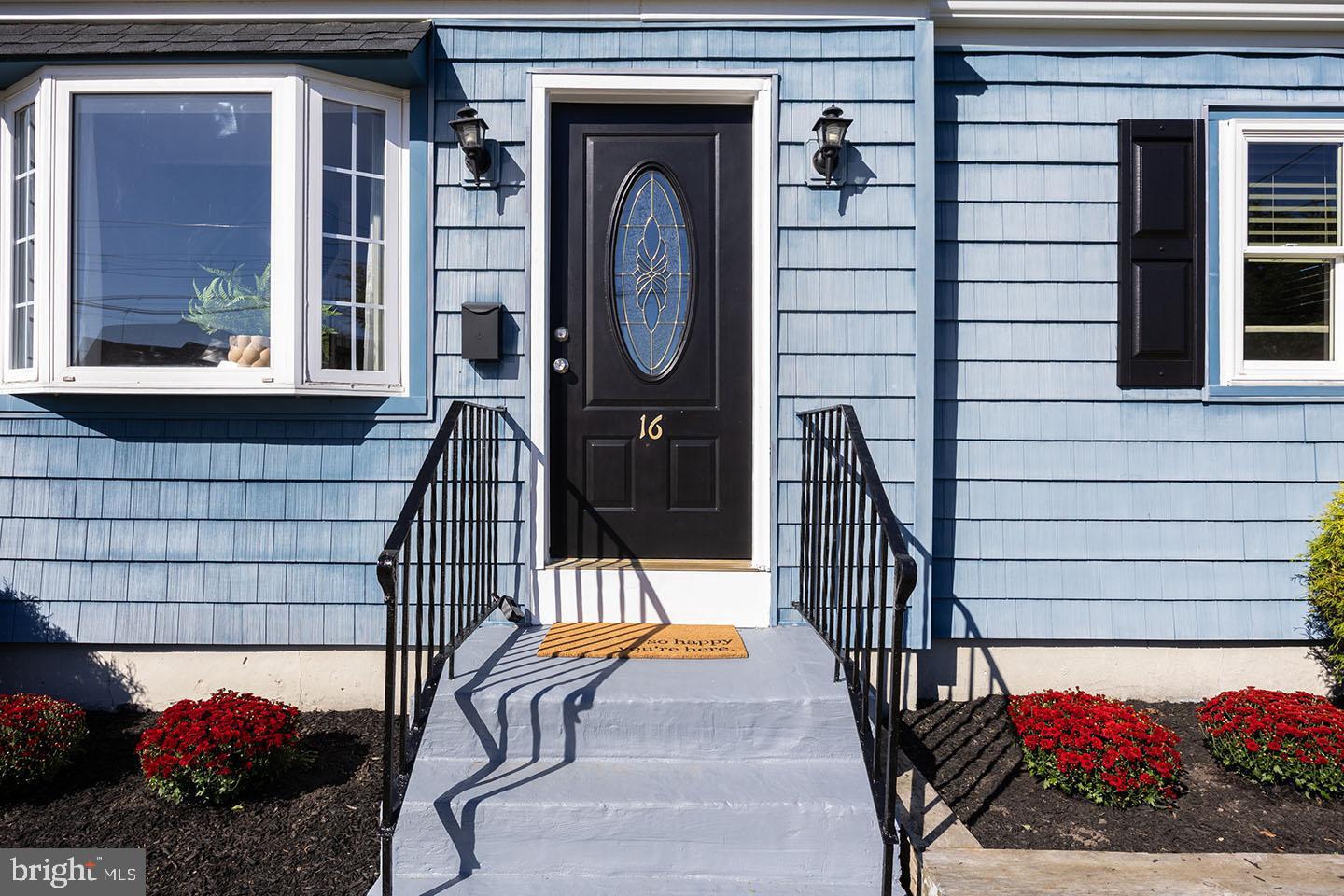 16 ADAMS AVENUE