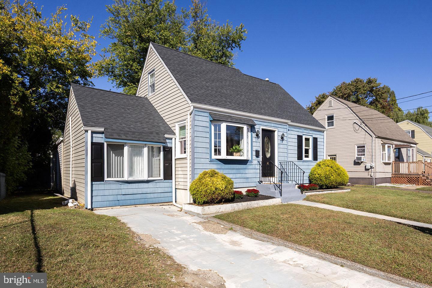 16 ADAMS AVENUE