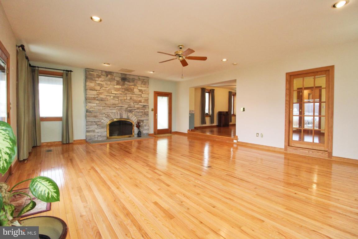 BOWLEYS QUARTERS - Residential