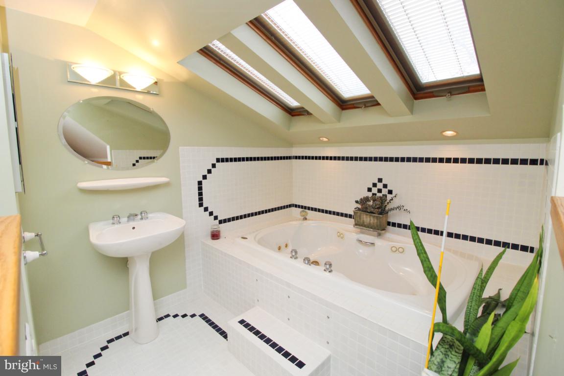 BOWLEYS QUARTERS - Residential