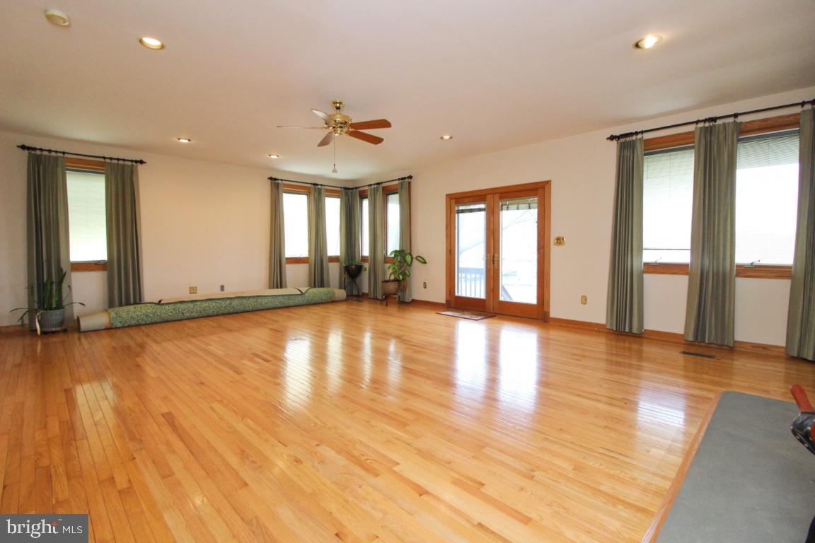 BOWLEYS QUARTERS - Residential