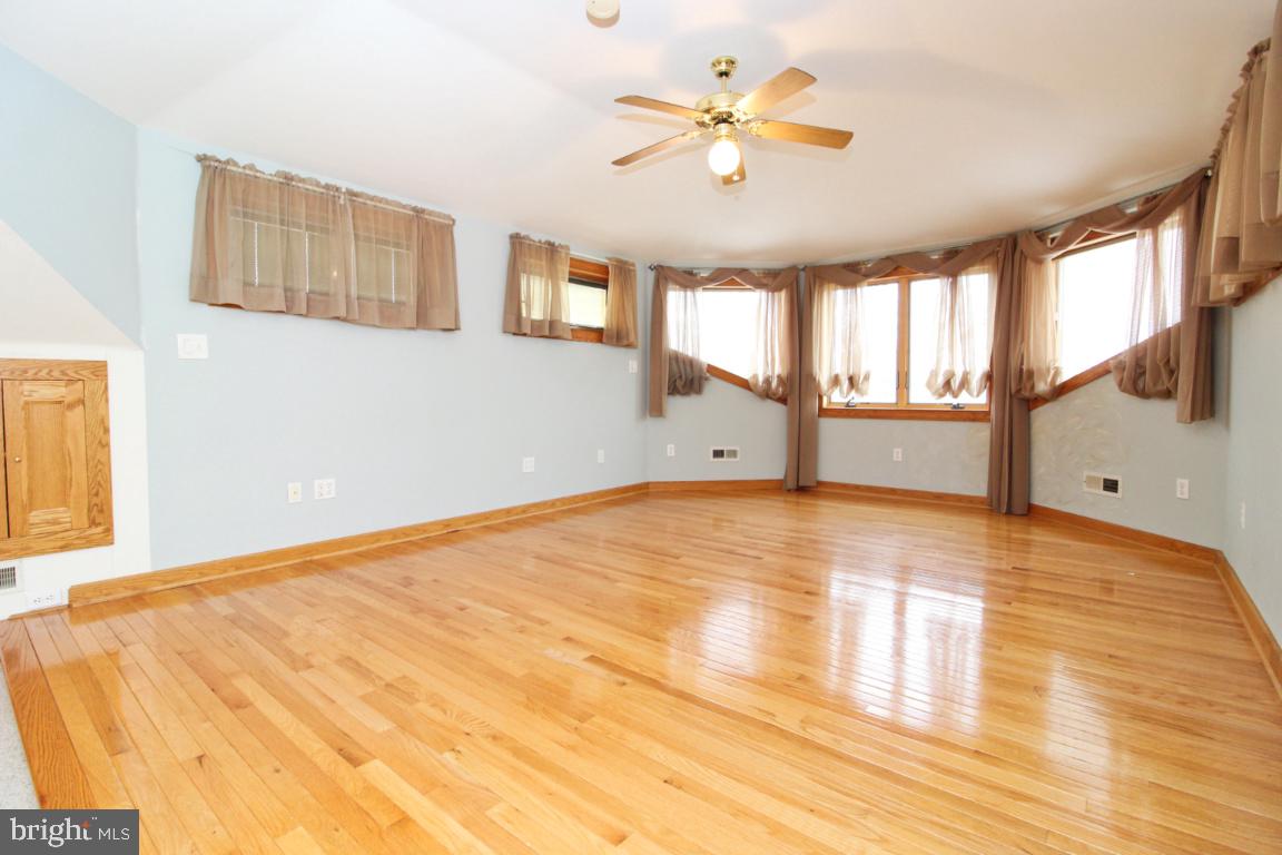 BOWLEYS QUARTERS - Residential