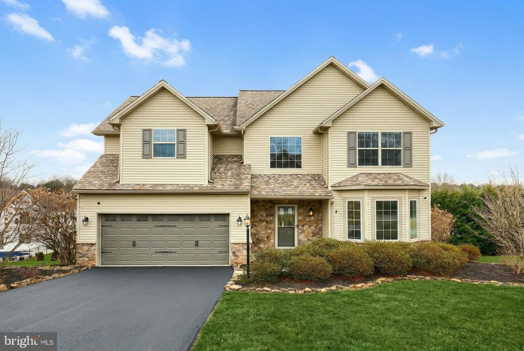 Photo of 2760 Primrose Lane N, YORK, PA 17404 (MLS # PAYK2098428)