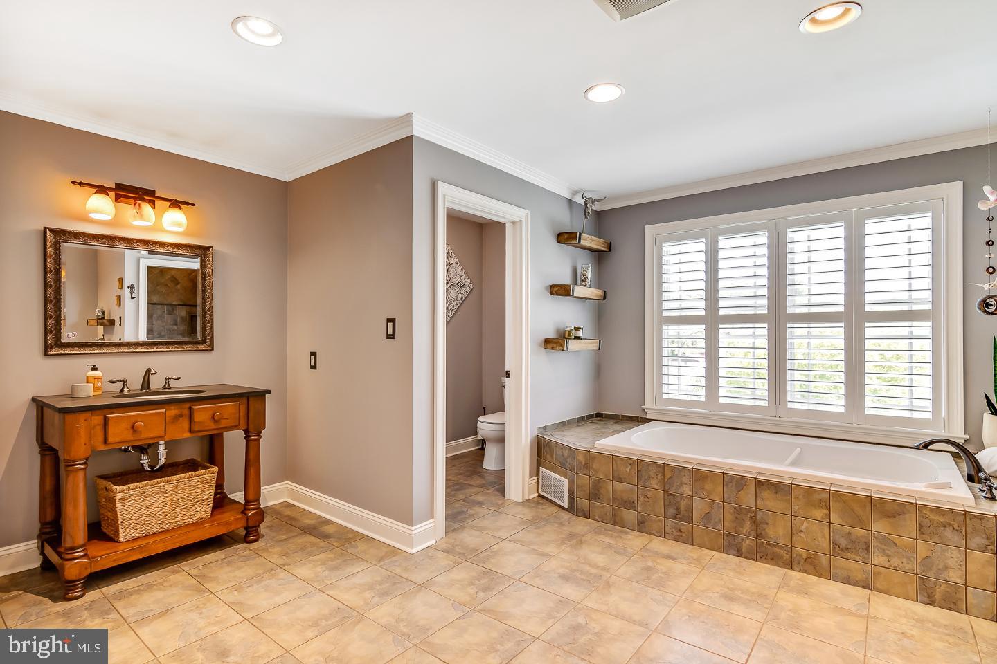 SQUIRES LEA - Residential