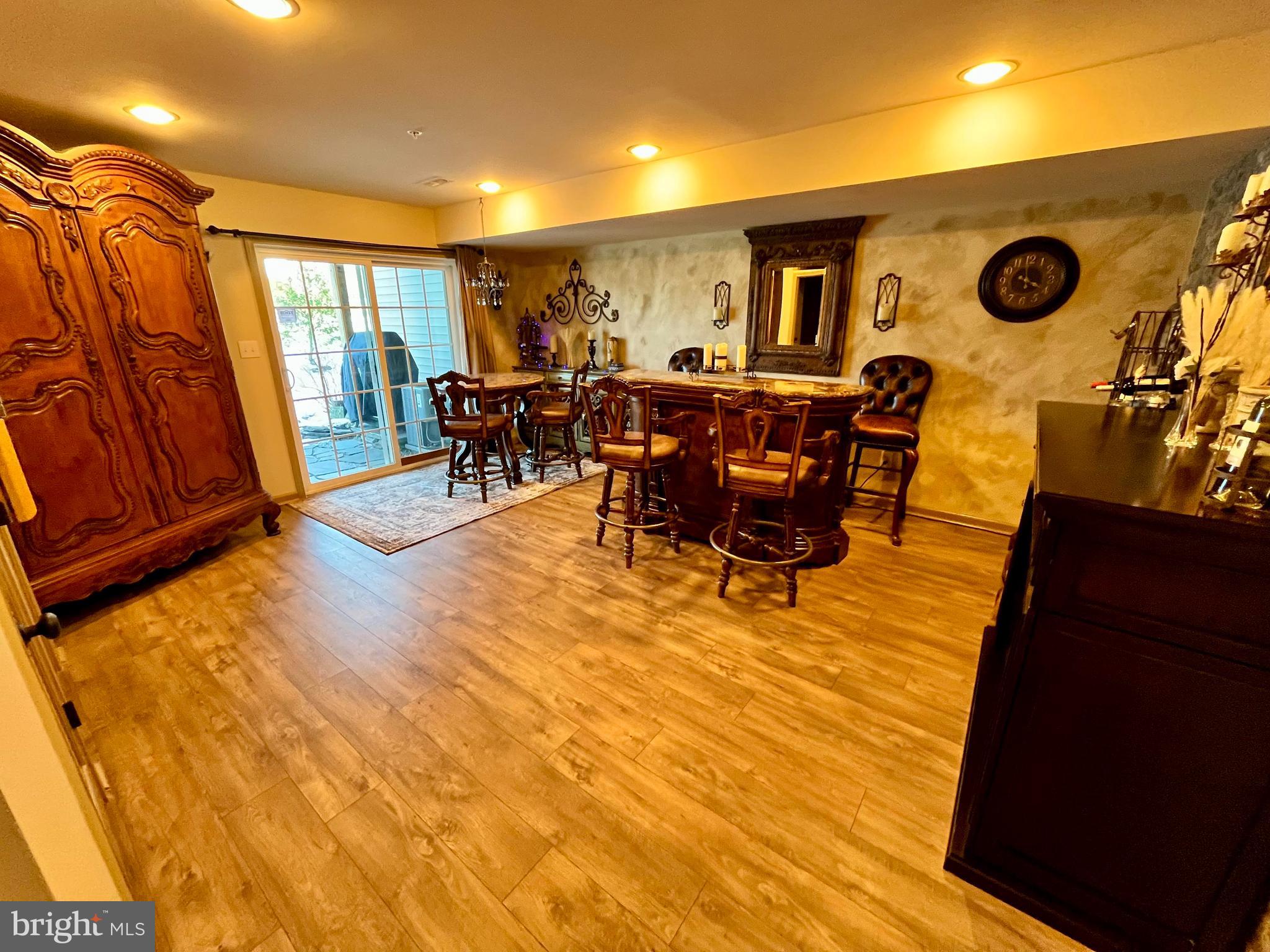 HIGH GROVE - Residential