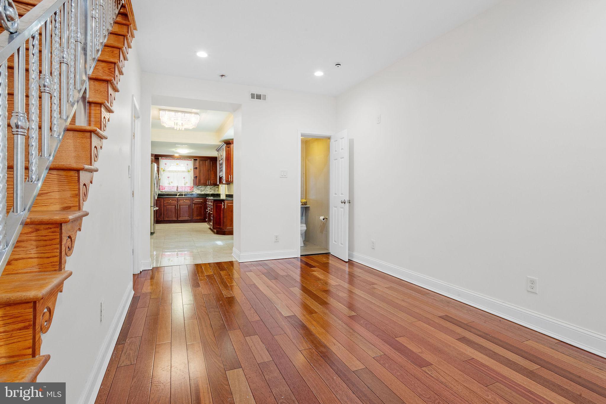 LOWER MOYAMENSING - Residential