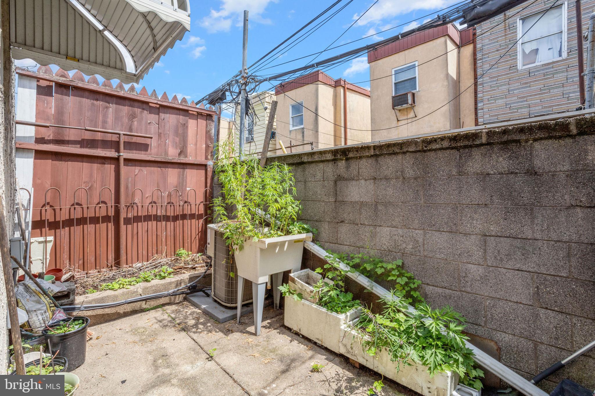 LOWER MOYAMENSING - Residential