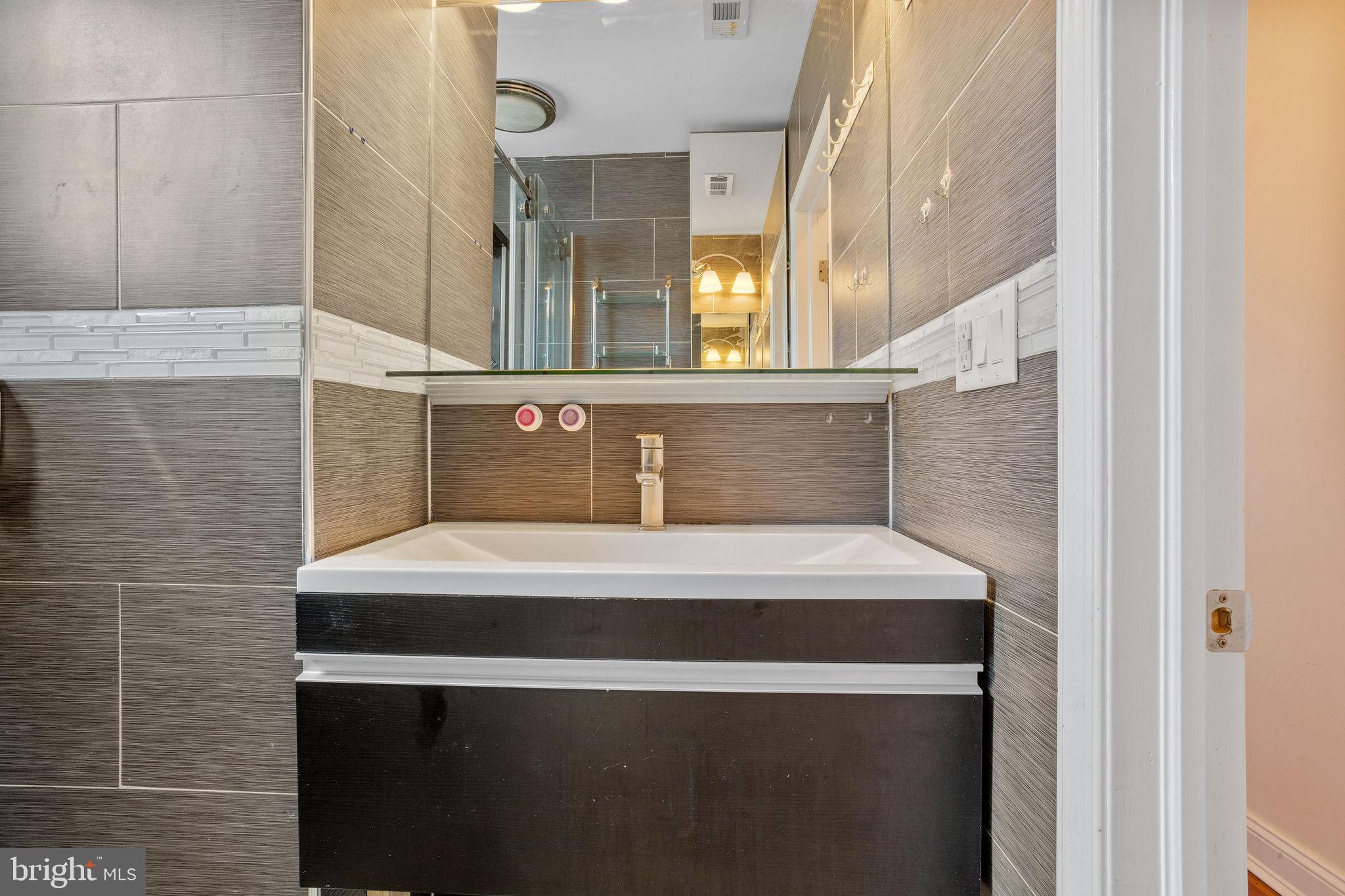 LOWER MOYAMENSING - Residential