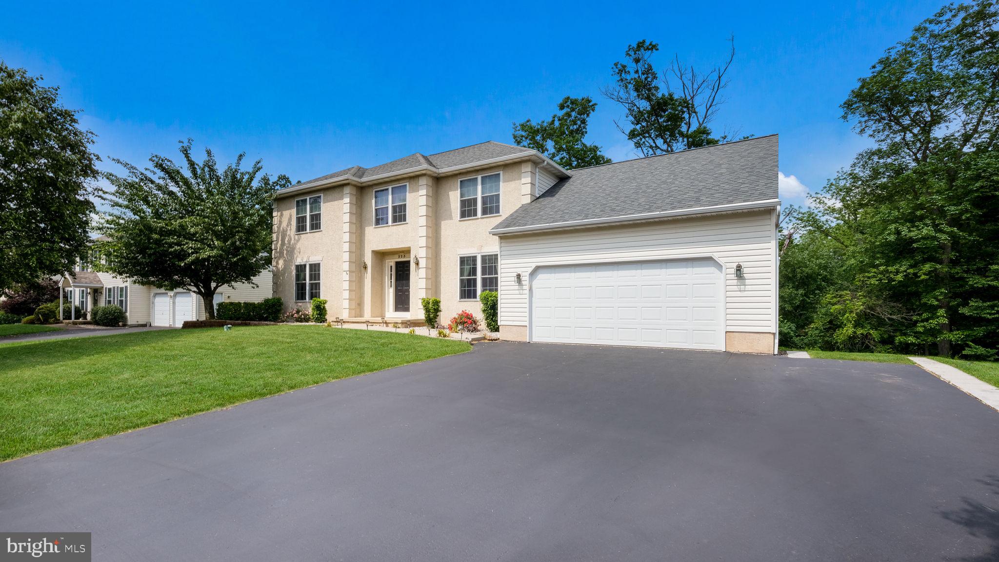 325 VANDERBILT LANE