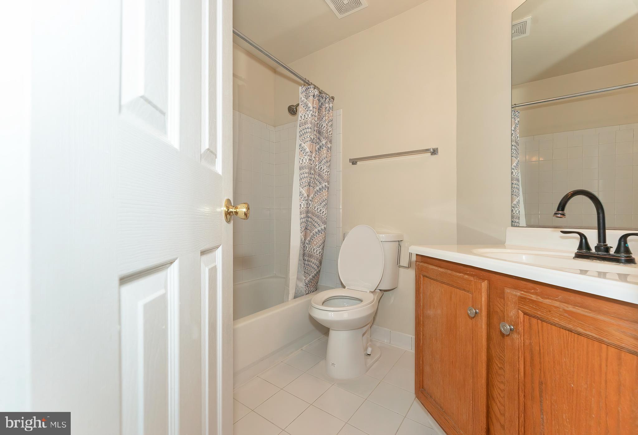 WEXFORD TOWNHOMES AT MCNAIR - Residential Lease