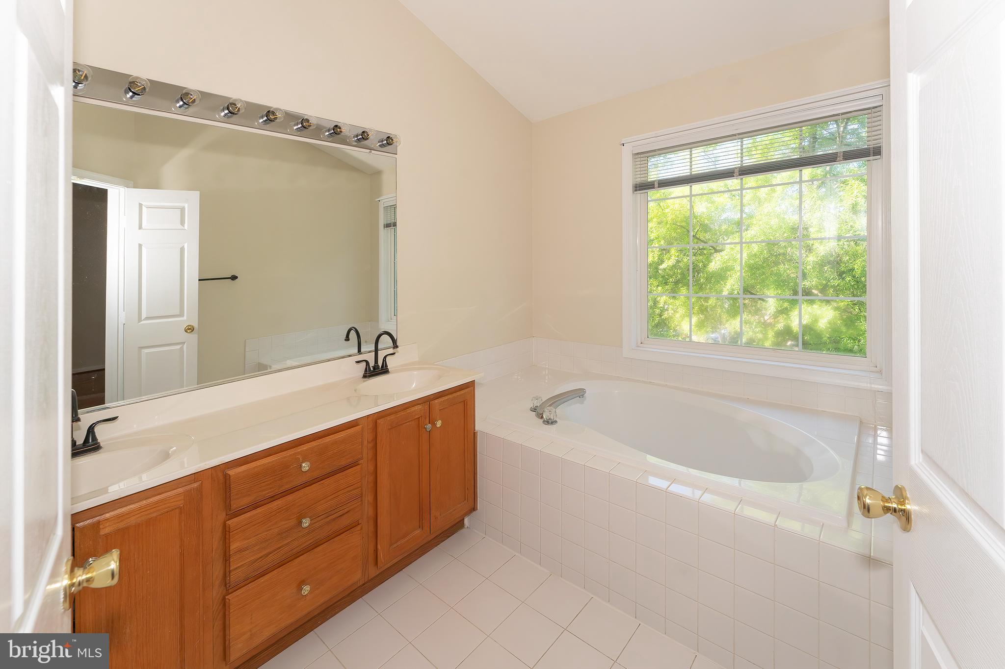 WEXFORD TOWNHOMES AT MCNAIR - Residential Lease