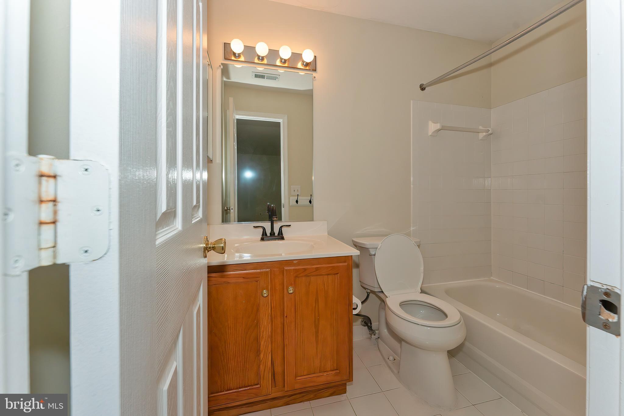 WEXFORD TOWNHOMES AT MCNAIR - Residential Lease