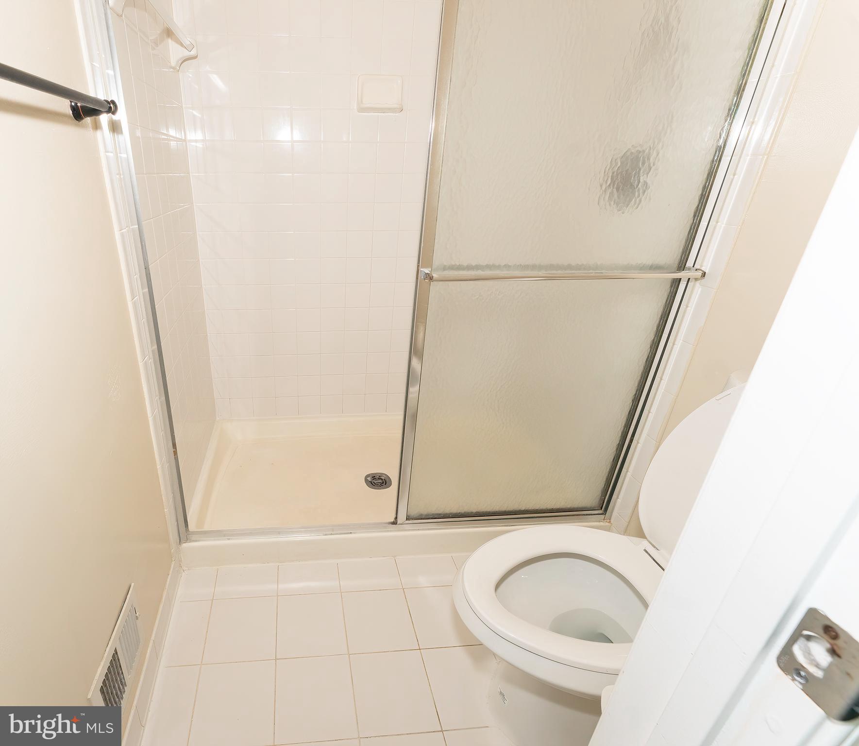 WEXFORD TOWNHOMES AT MCNAIR - Residential Lease