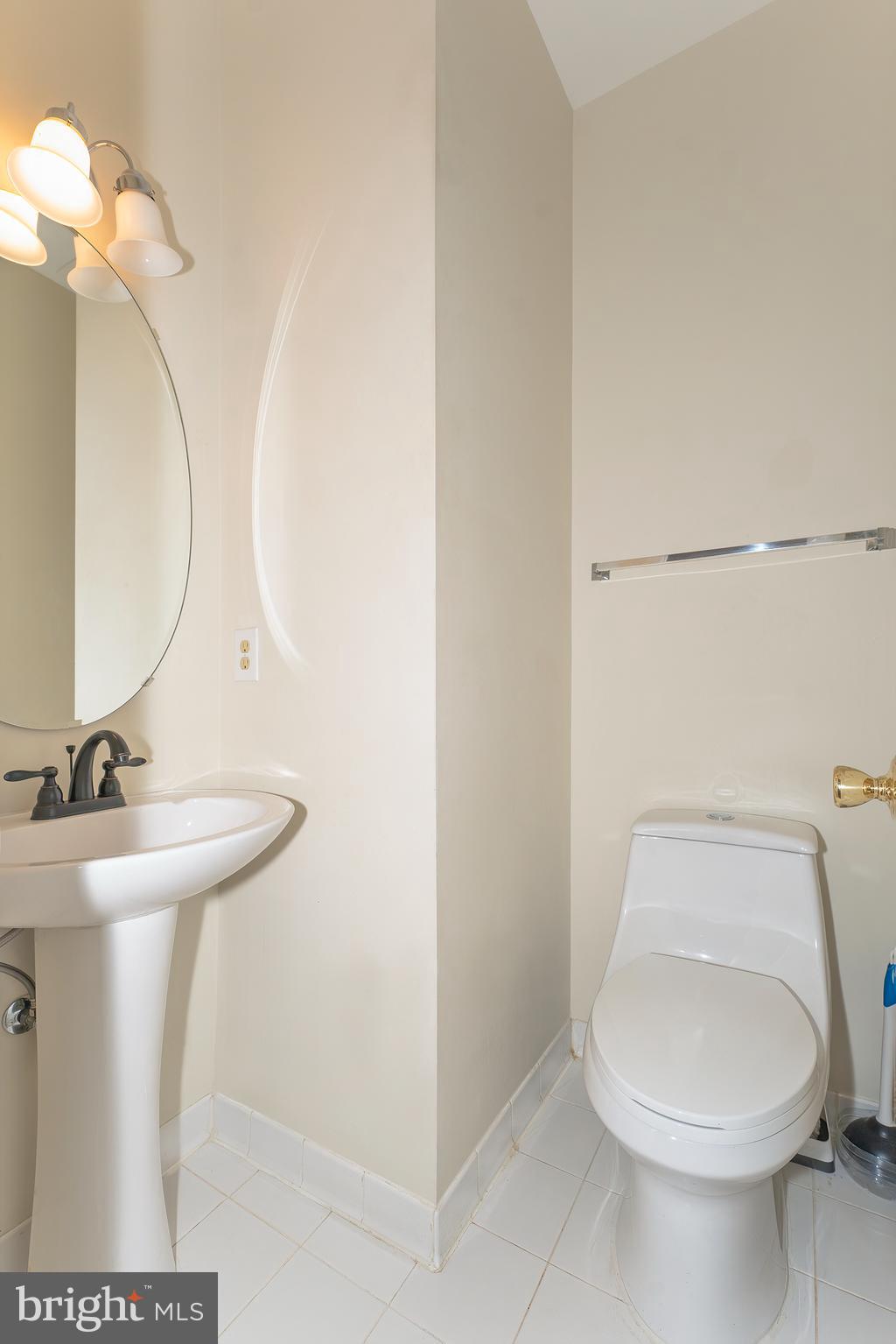 WEXFORD TOWNHOMES AT MCNAIR - Residential Lease