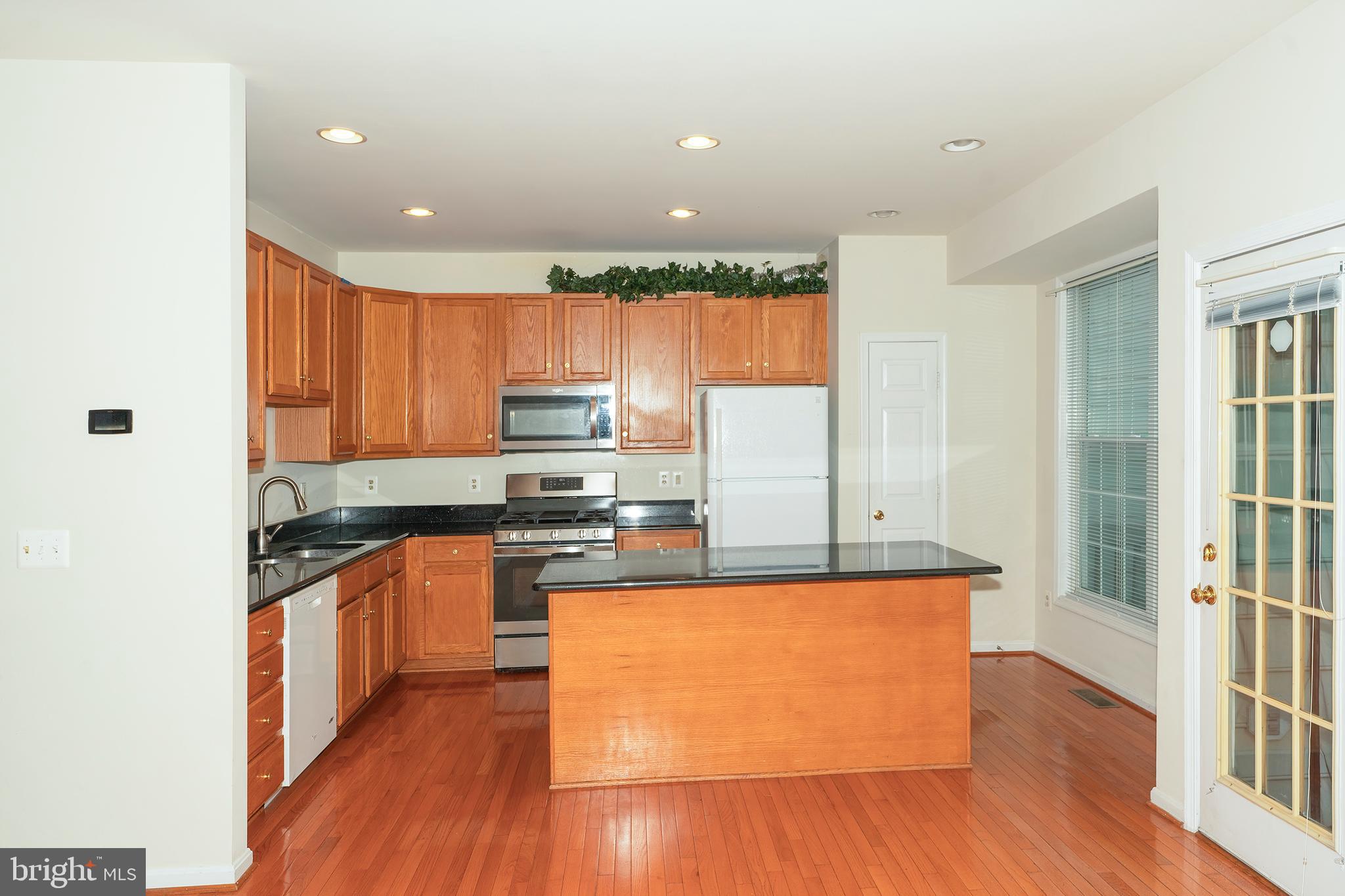 WEXFORD TOWNHOMES AT MCNAIR - Residential Lease