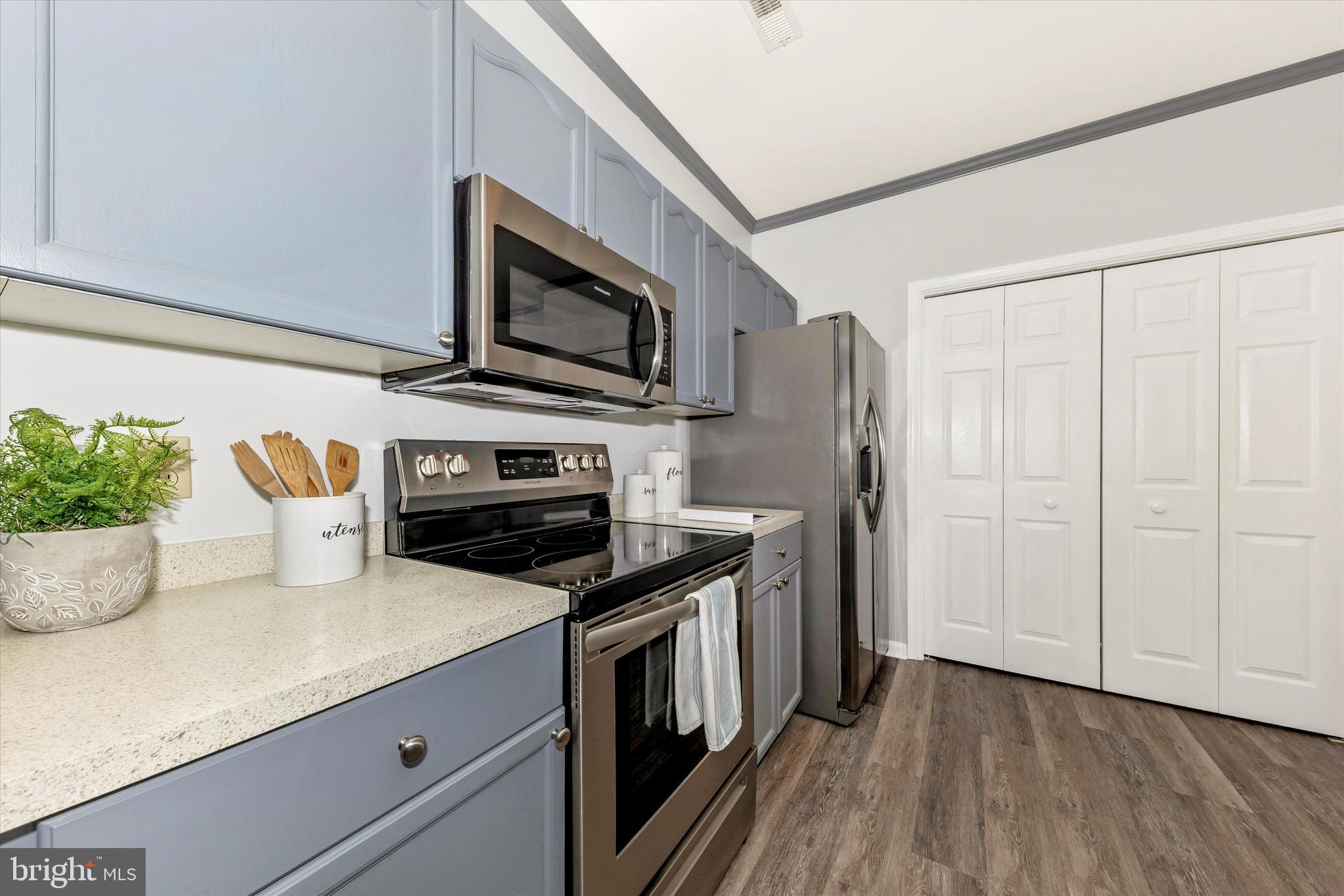 WATERSIDE - Residential