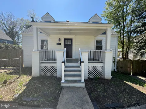 2302 Fort Drive, Alexandria, VA MLS: VAFX2233010