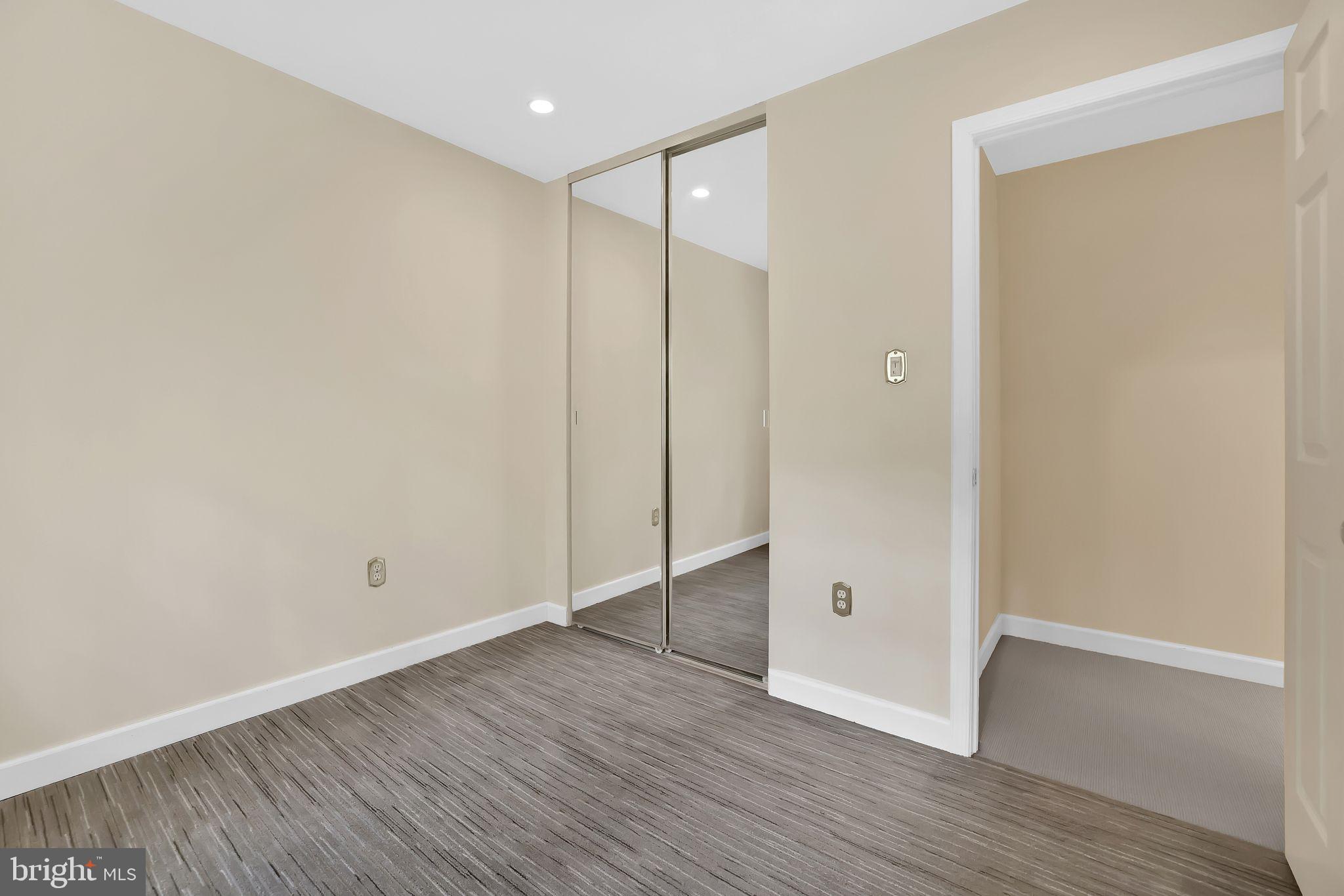 HUNTERS SQUARE - Residential