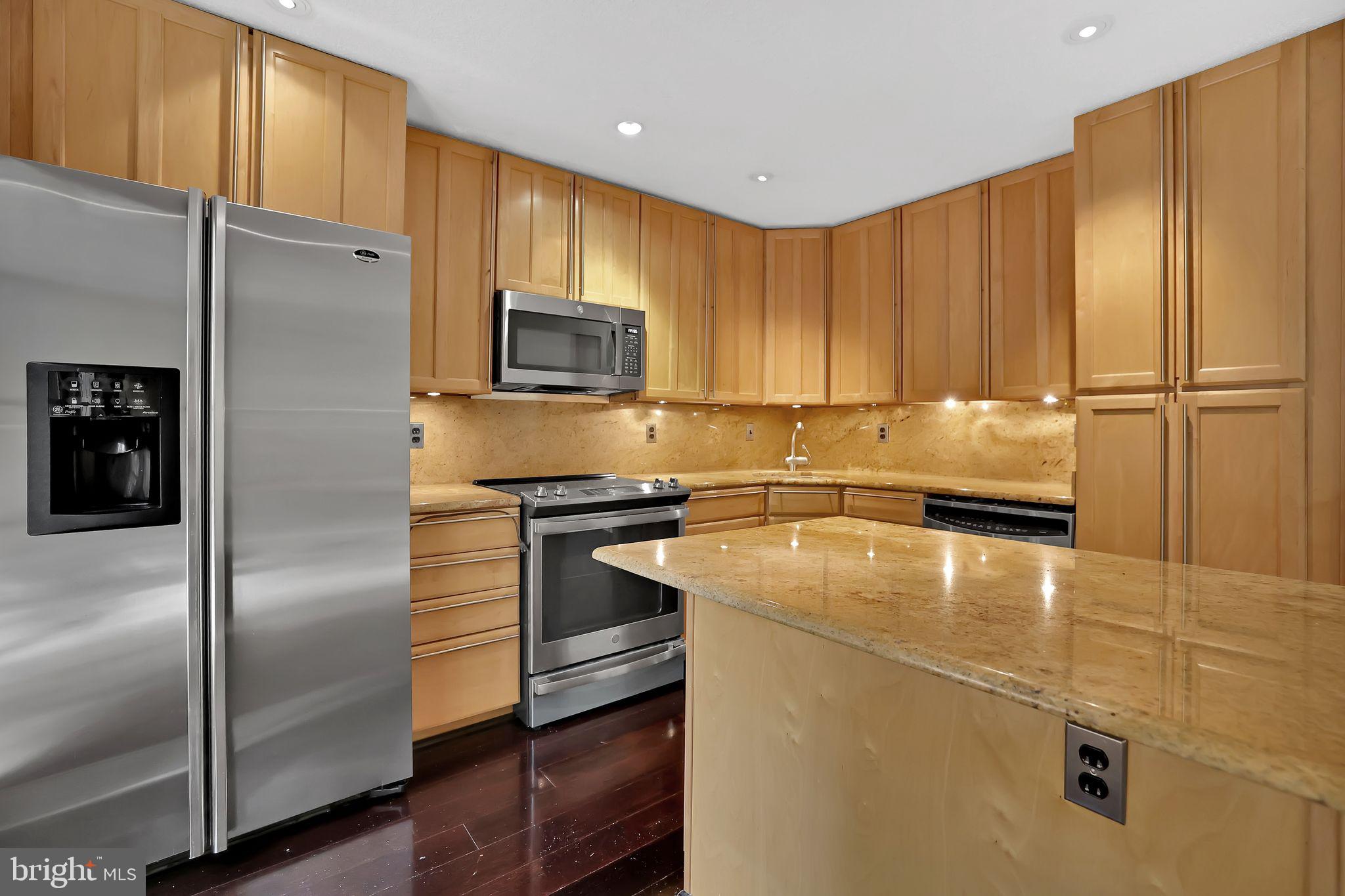 HUNTERS SQUARE - Residential