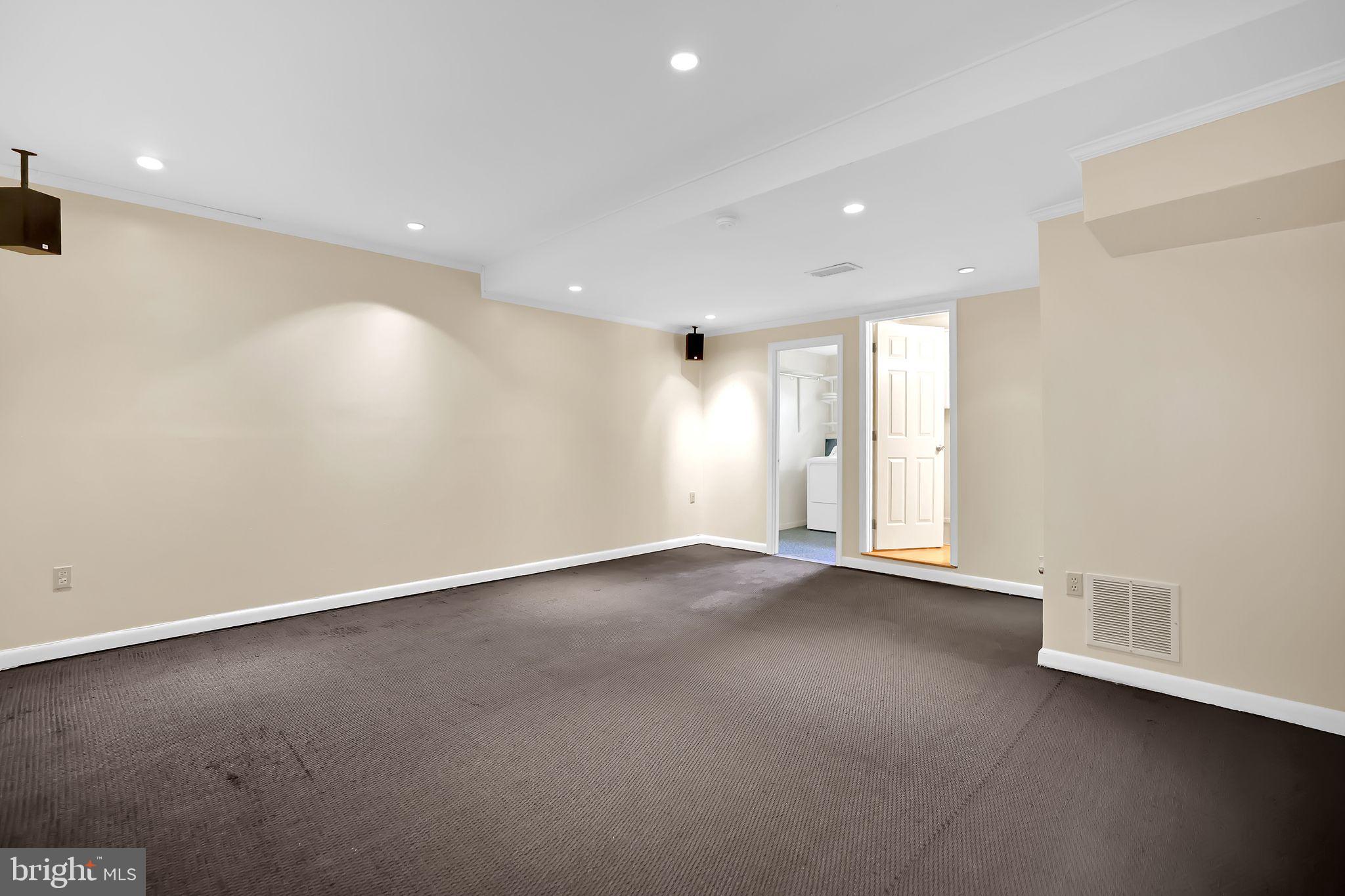 HUNTERS SQUARE - Residential