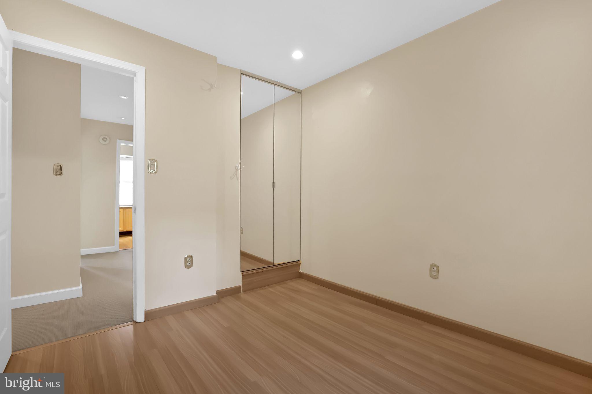 HUNTERS SQUARE - Residential