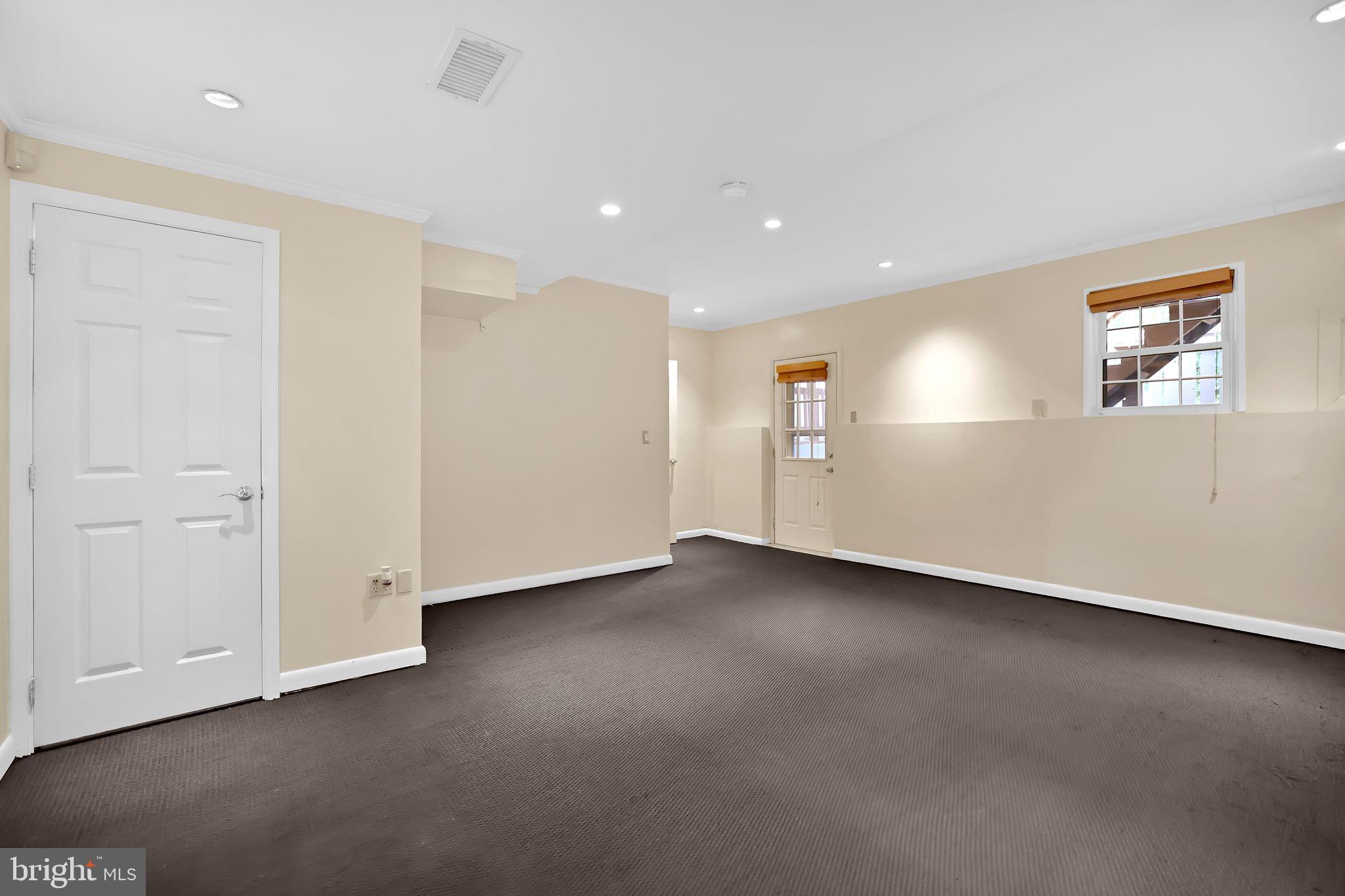 HUNTERS SQUARE - Residential