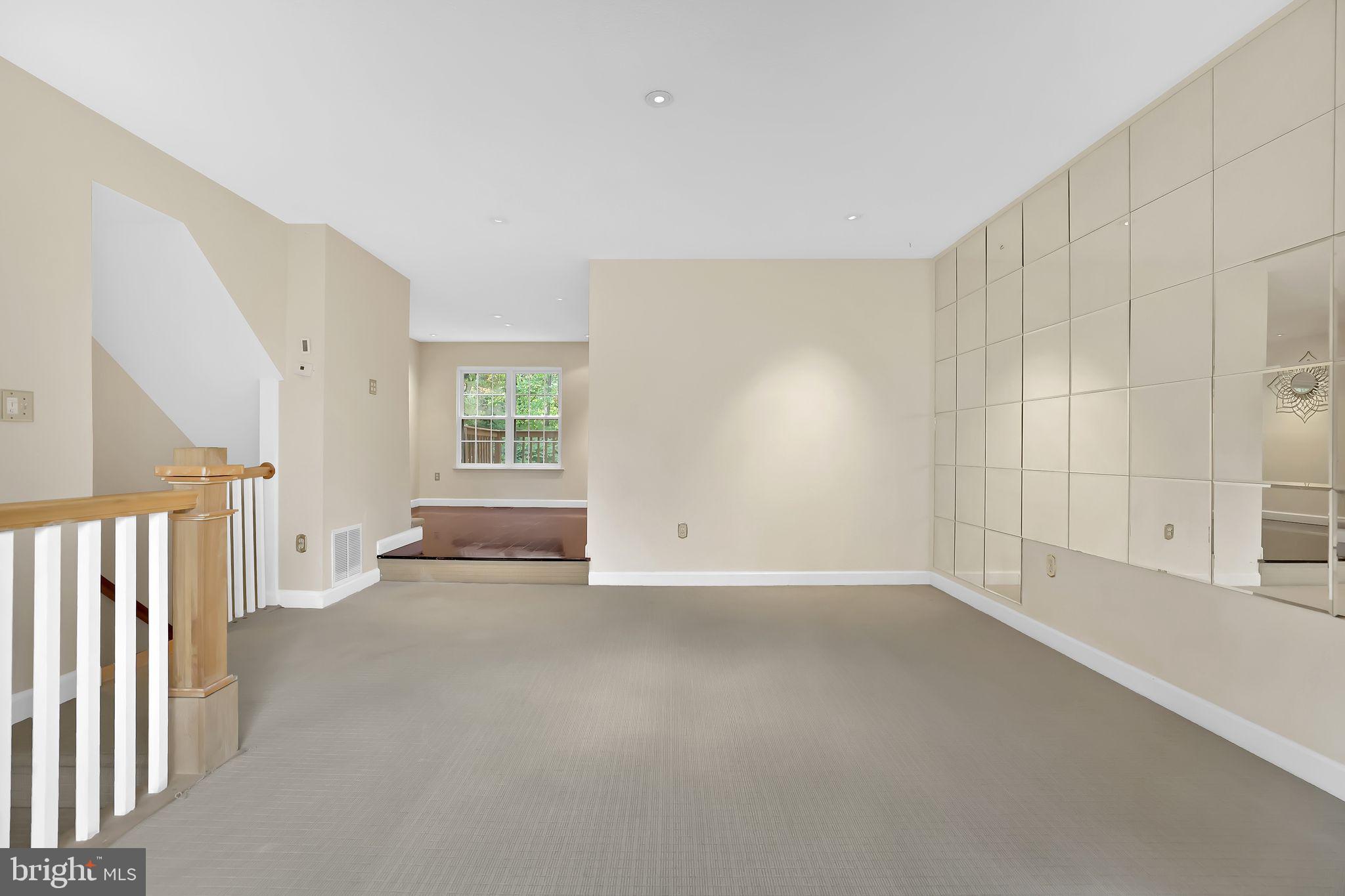 HUNTERS SQUARE - Residential