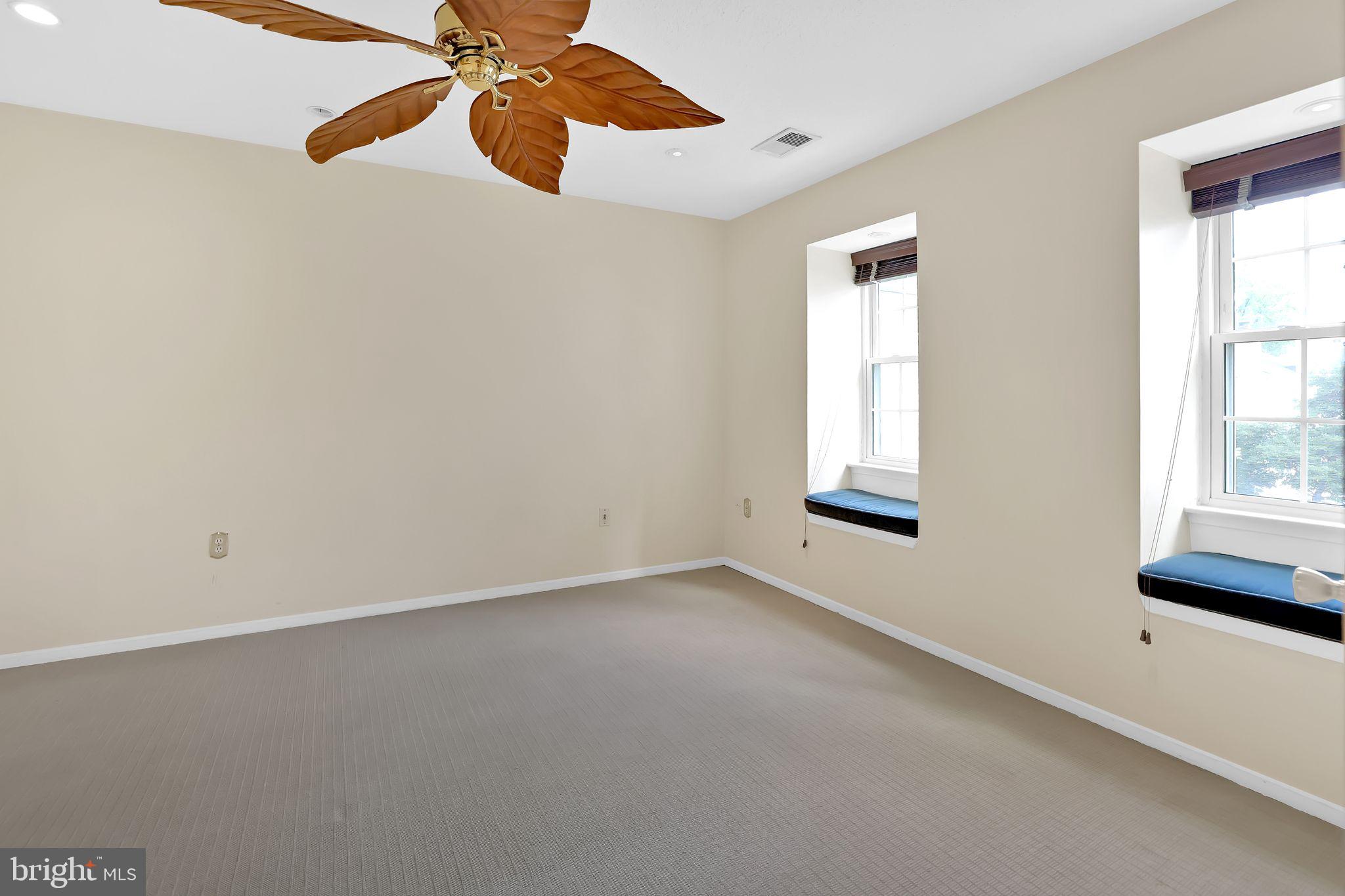 HUNTERS SQUARE - Residential