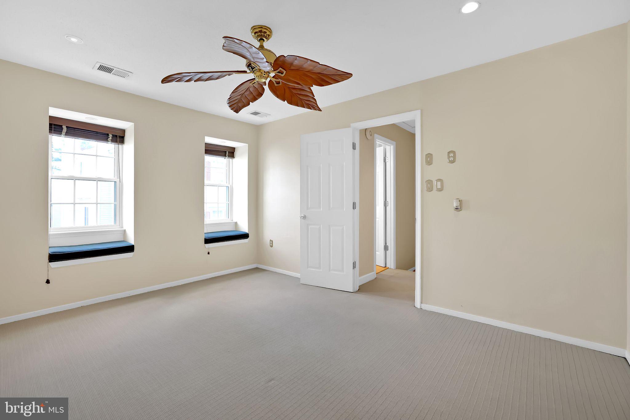 HUNTERS SQUARE - Residential