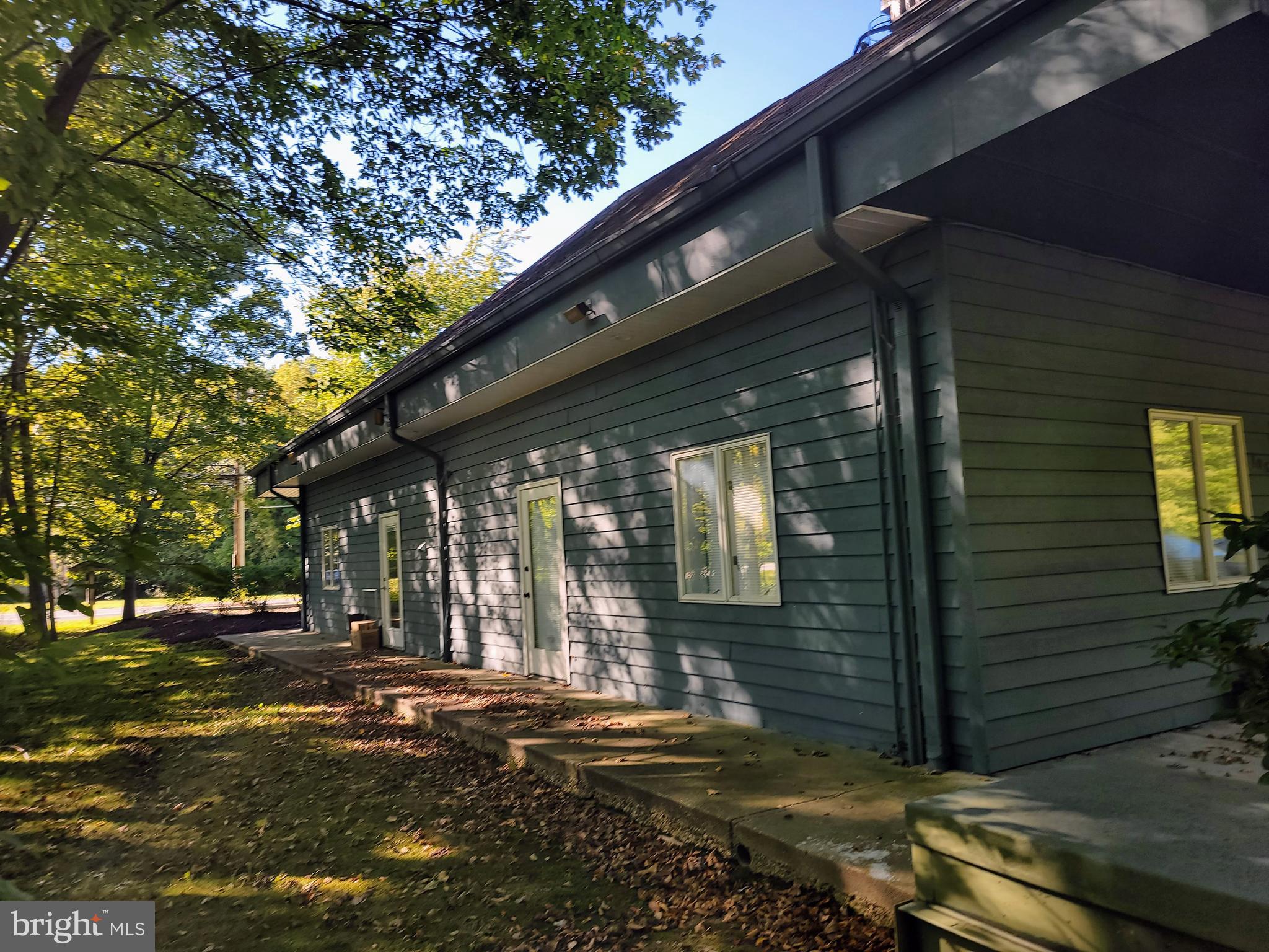 CHURCHTON - Commercial Lease