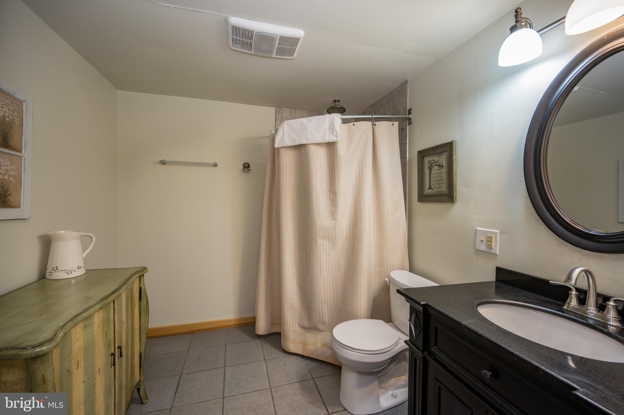 PARADISE POINT - Residential