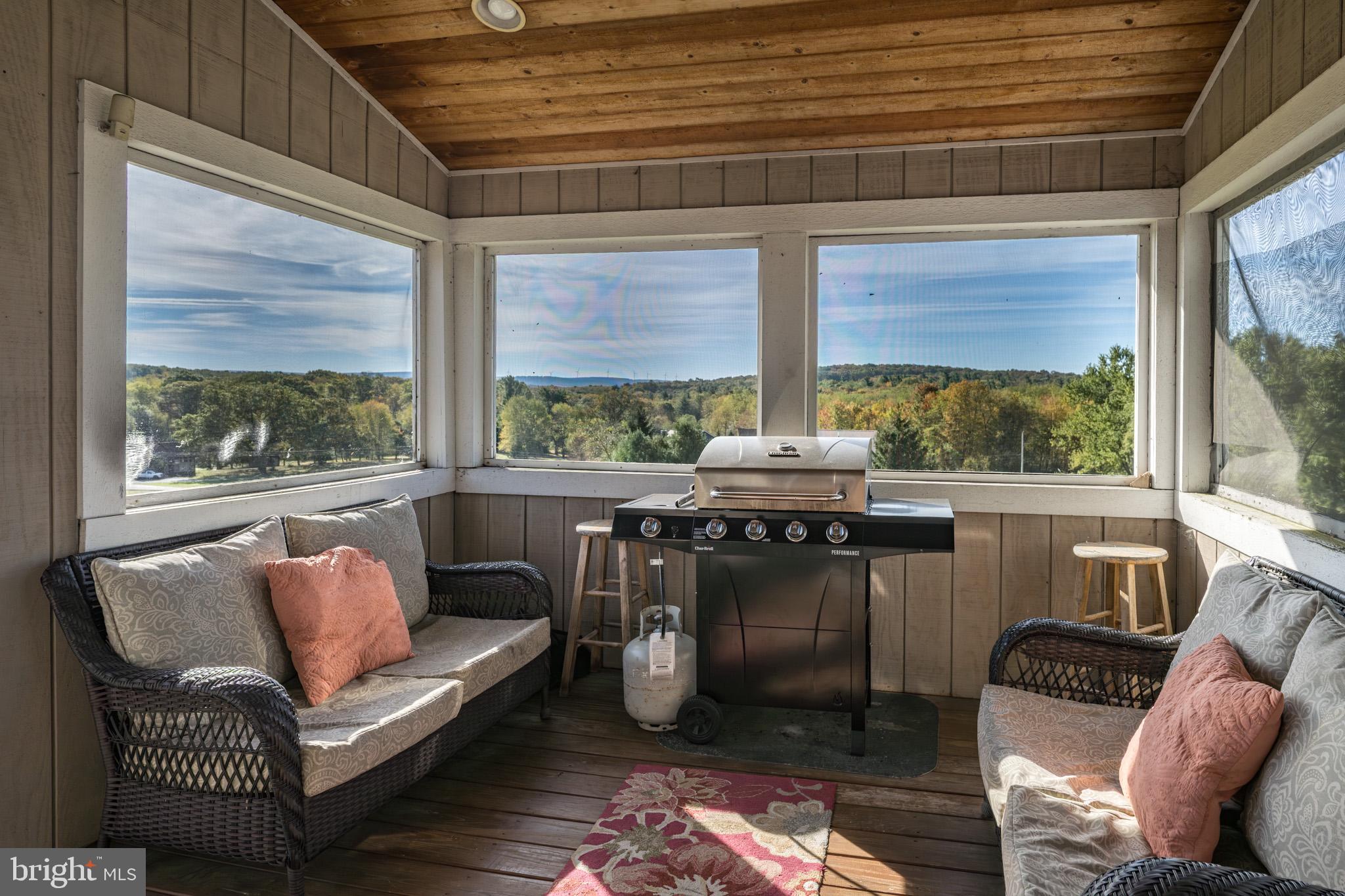 PARADISE POINT - Residential