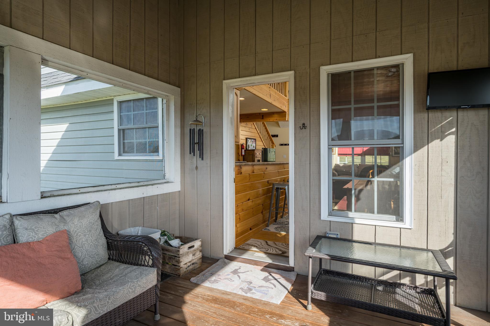 PARADISE POINT - Residential