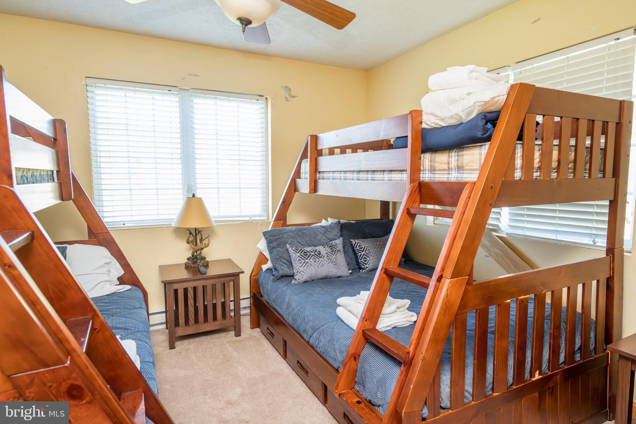 PARADISE POINT - Residential