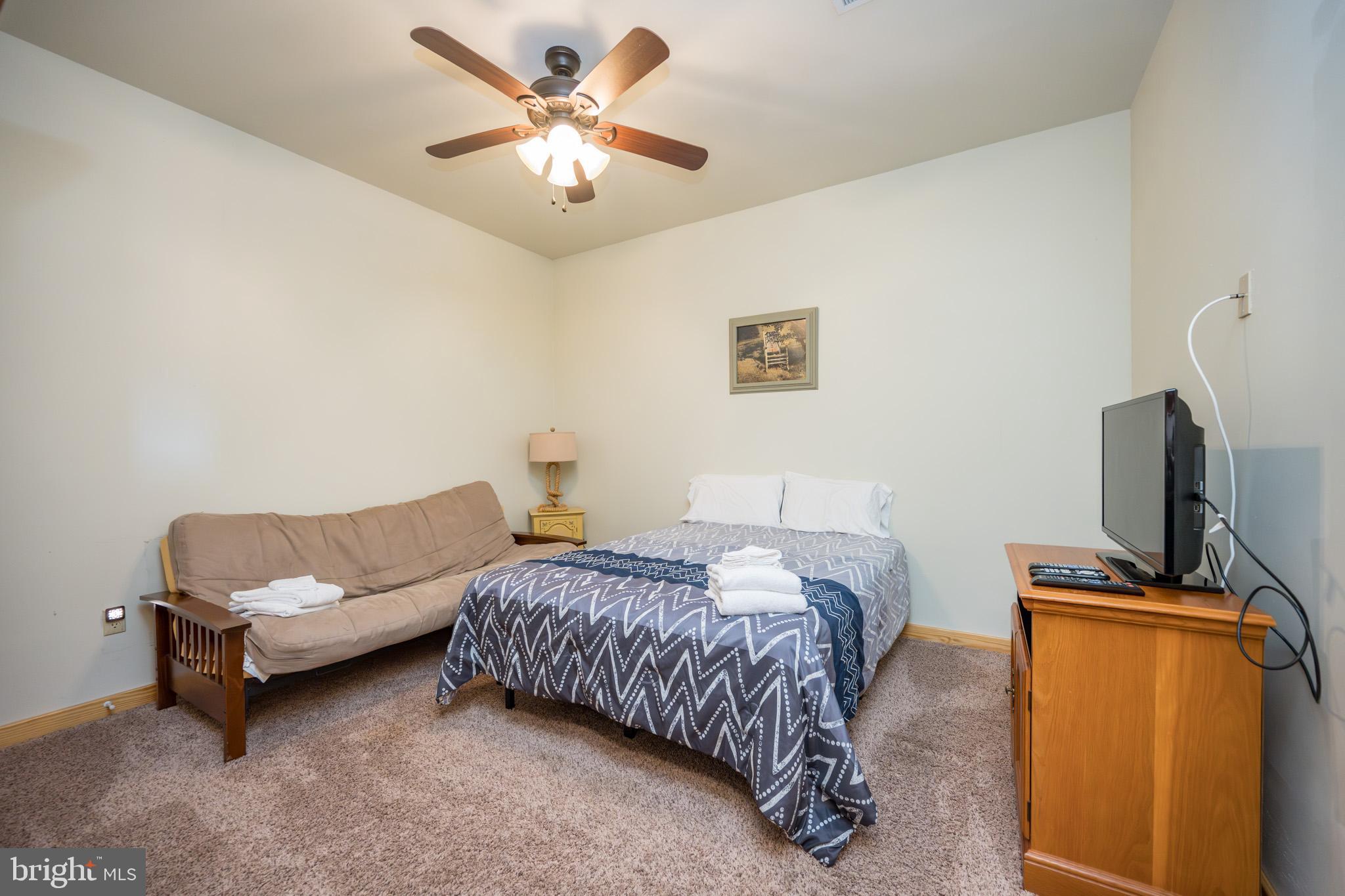 PARADISE POINT - Residential