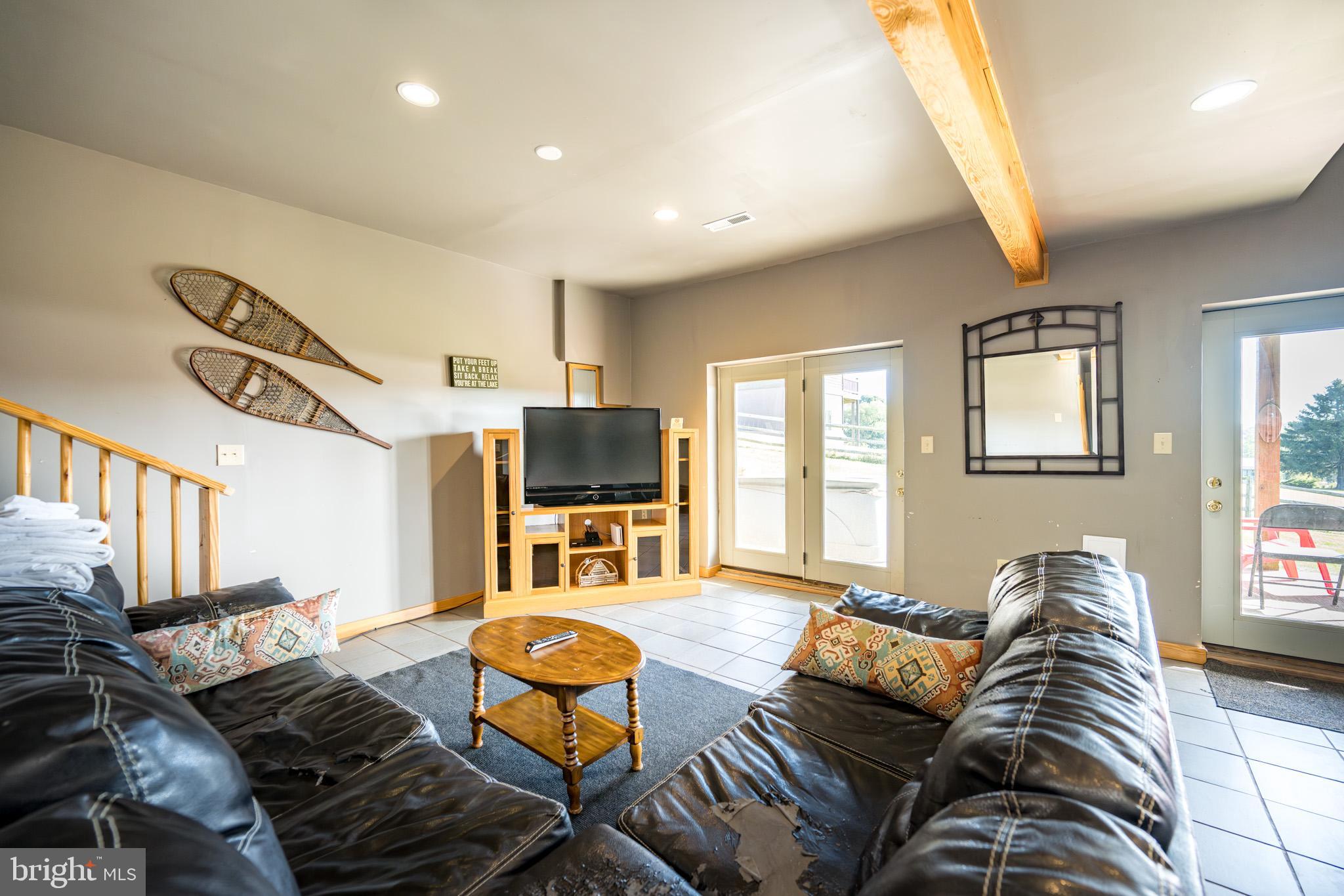 PARADISE POINT - Residential