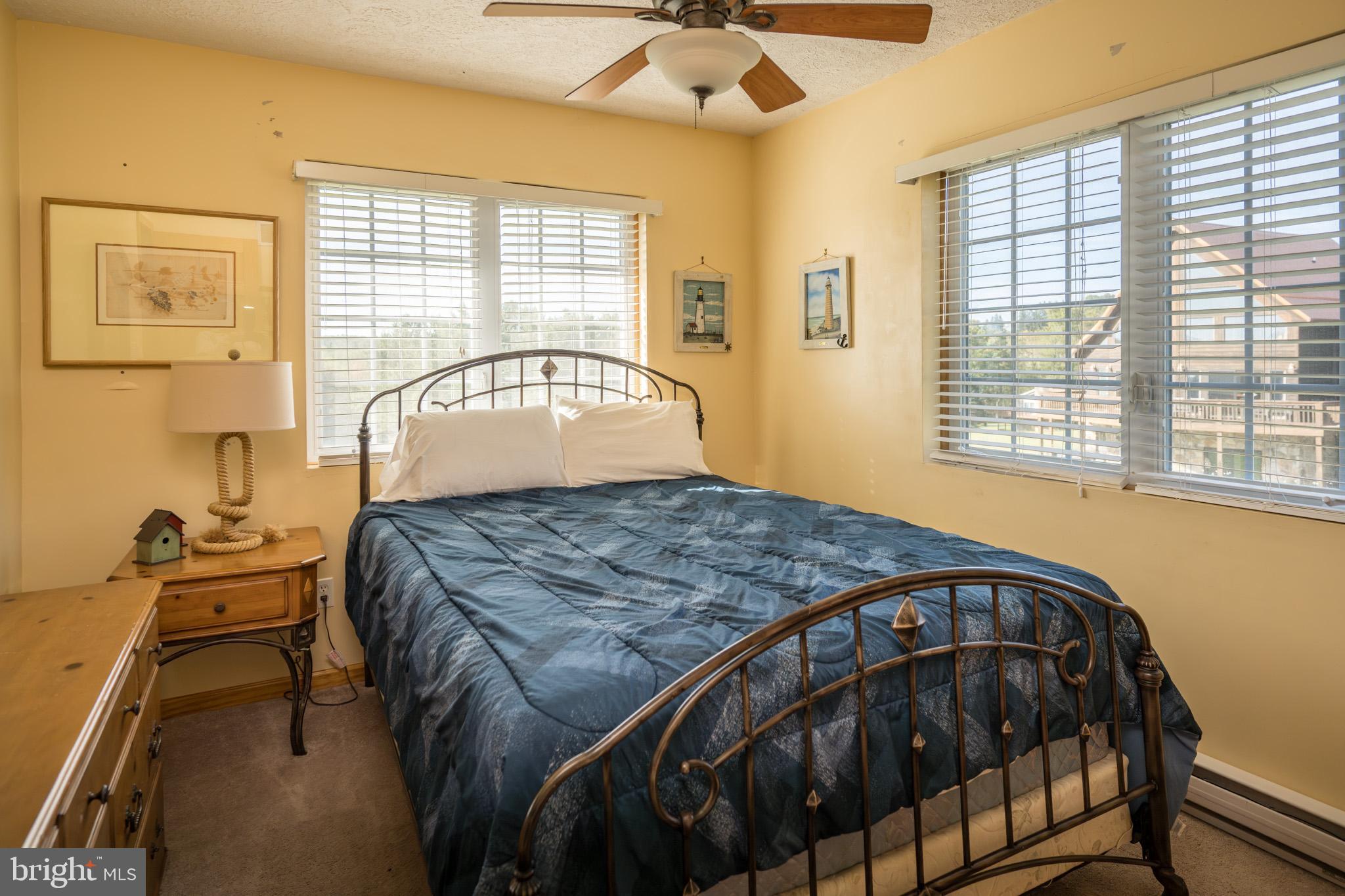 PARADISE POINT - Residential