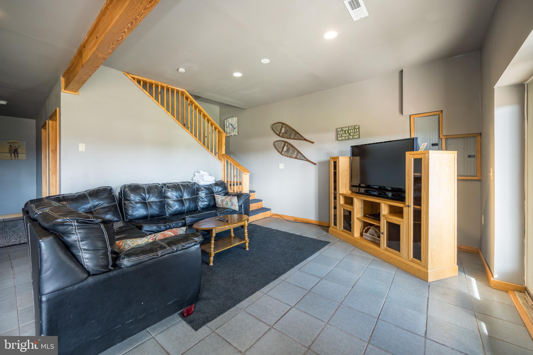 PARADISE POINT - Residential